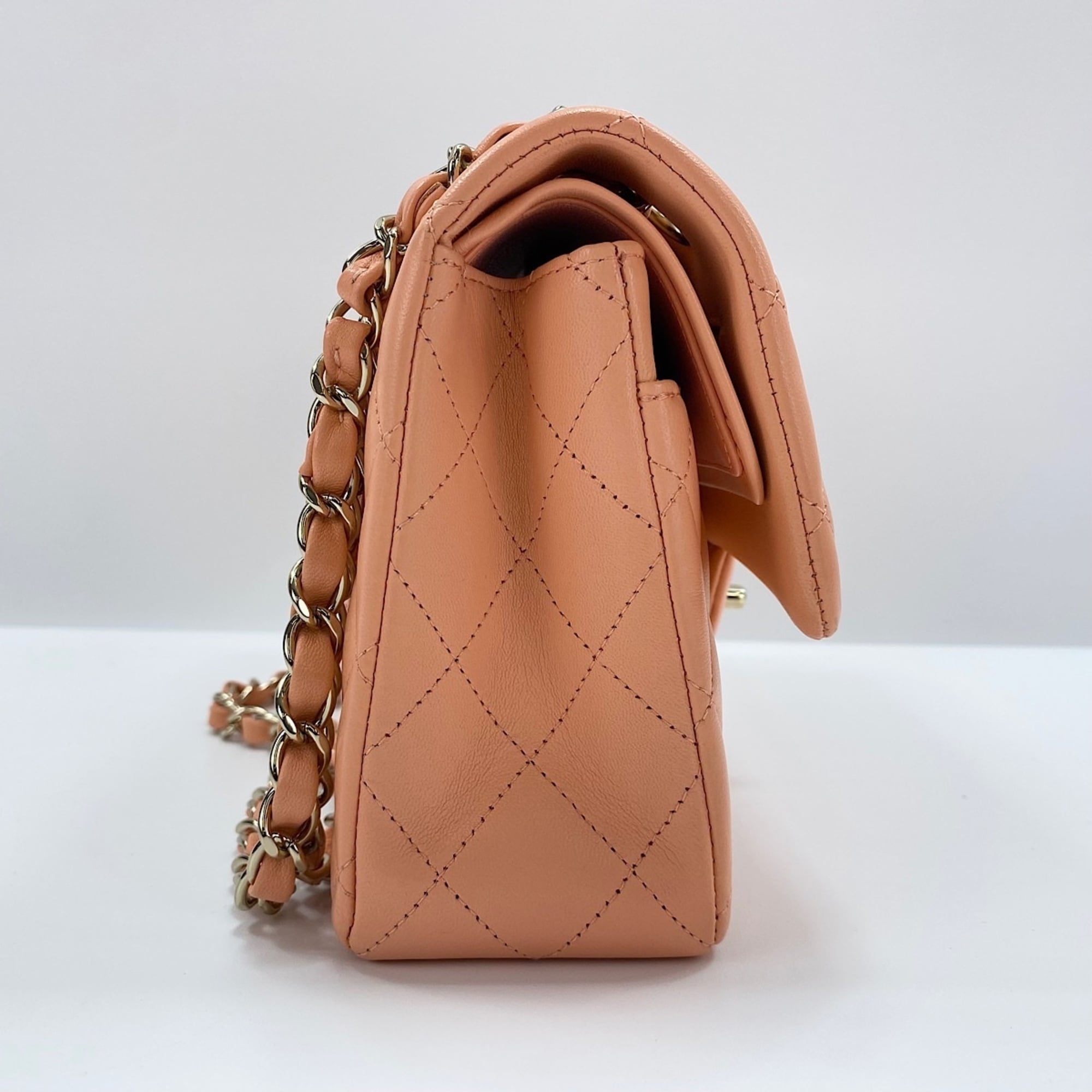 Chanel Pink Leather Shoulder Bag (Pre-Owned)