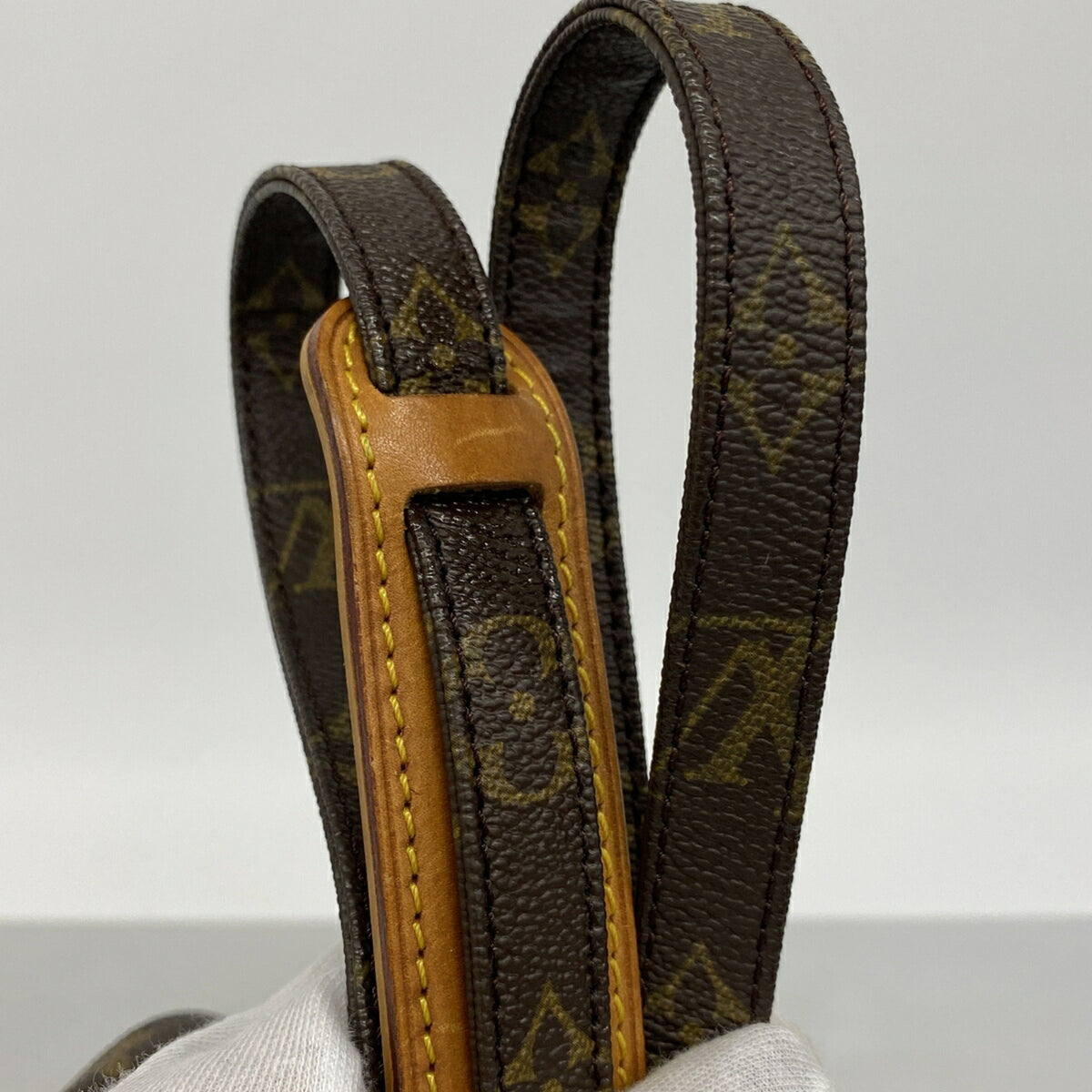 Louis Vuitton Brown Shoulder Bag (Pre-Owned)