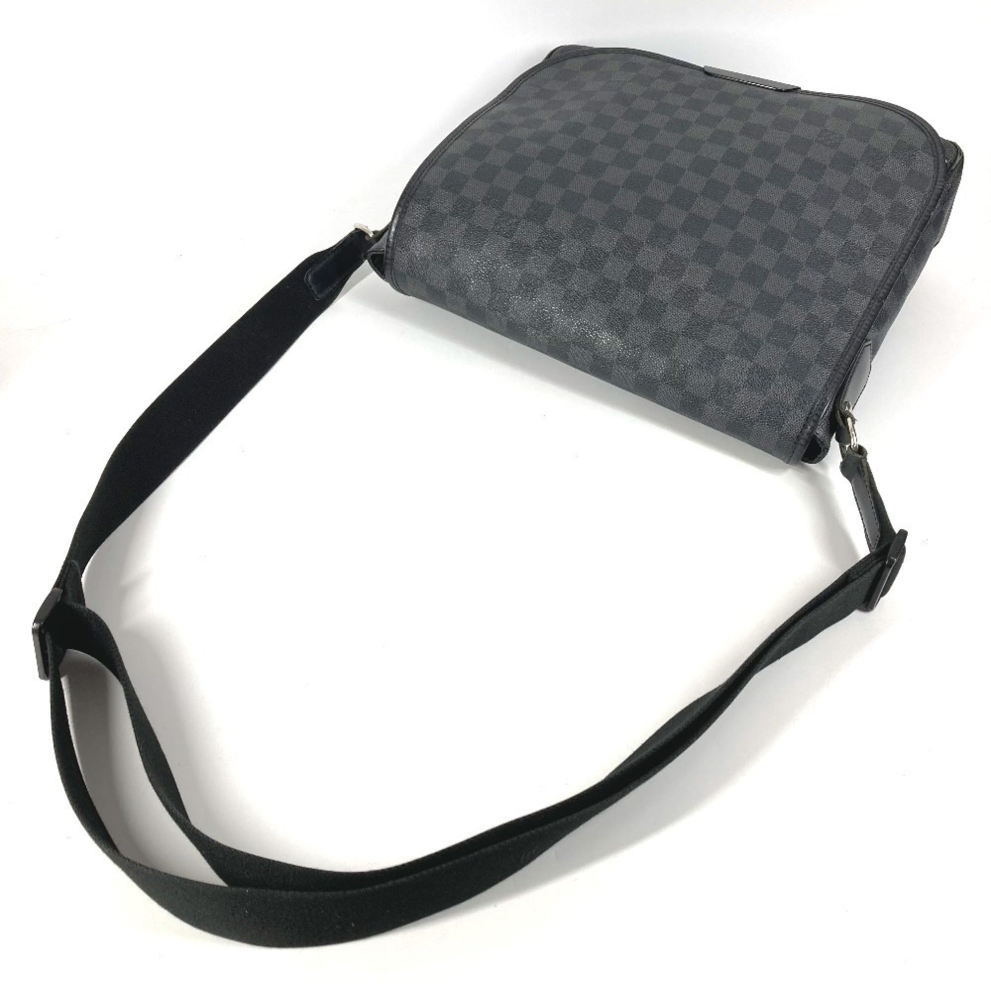 Louis Vuitton Black Damier Graphite Messenger Bag Shoulder Bag (Pre-Owned)
