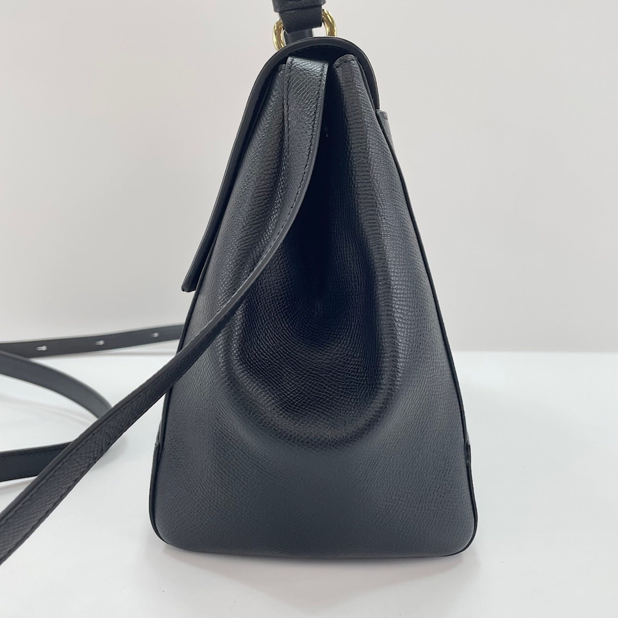 Salvatore Ferragamo Black Handbag (Pre-Owned)