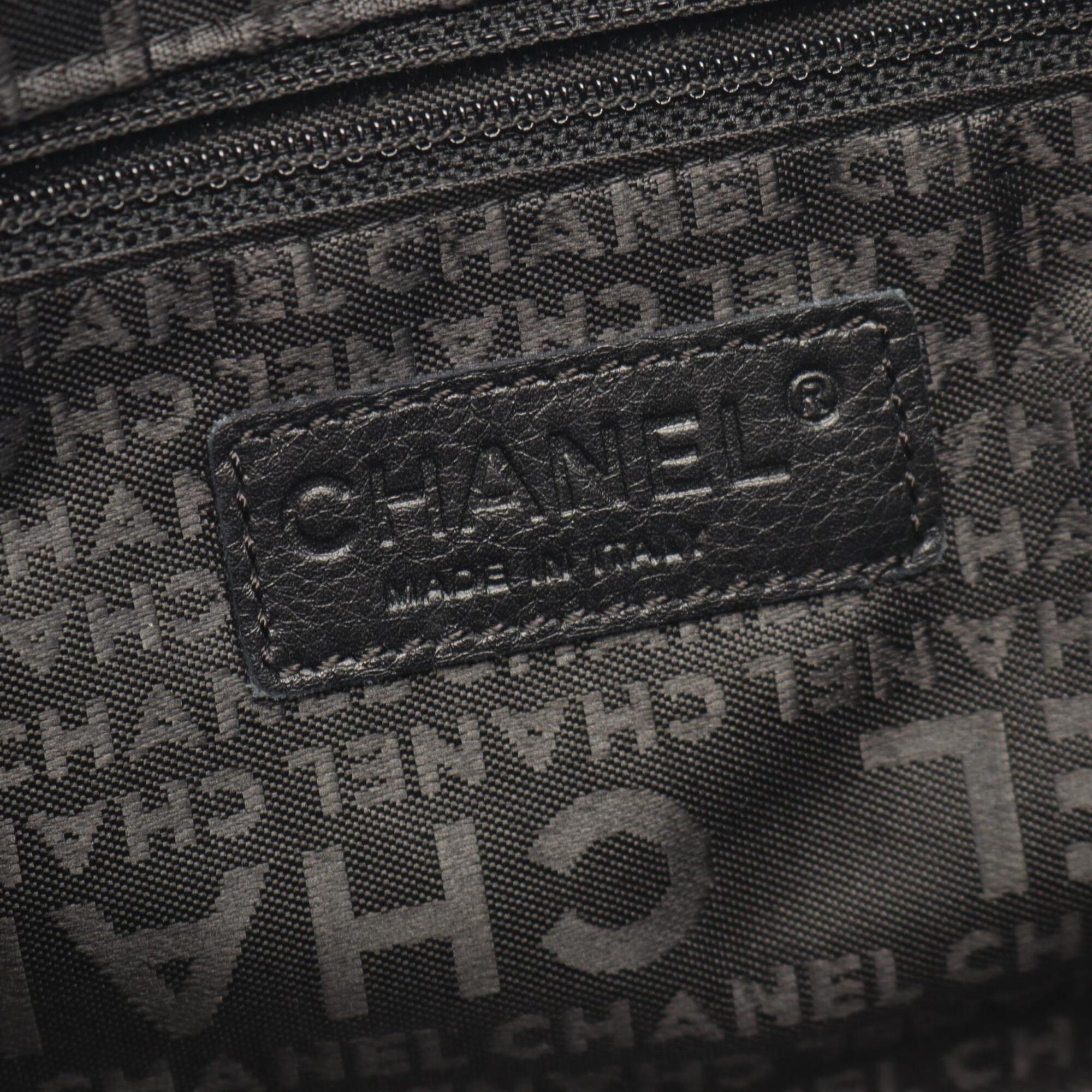 Chanel Black Leather Handbag (Pre-Owned)