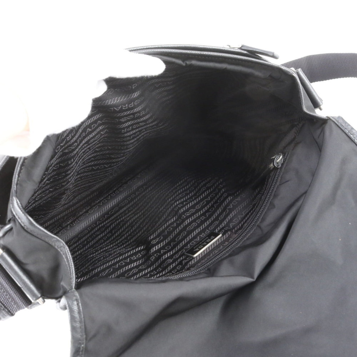 Prada Black Leather Nylon Messenger Bag Shoulder Bag (Pre-Owned)
