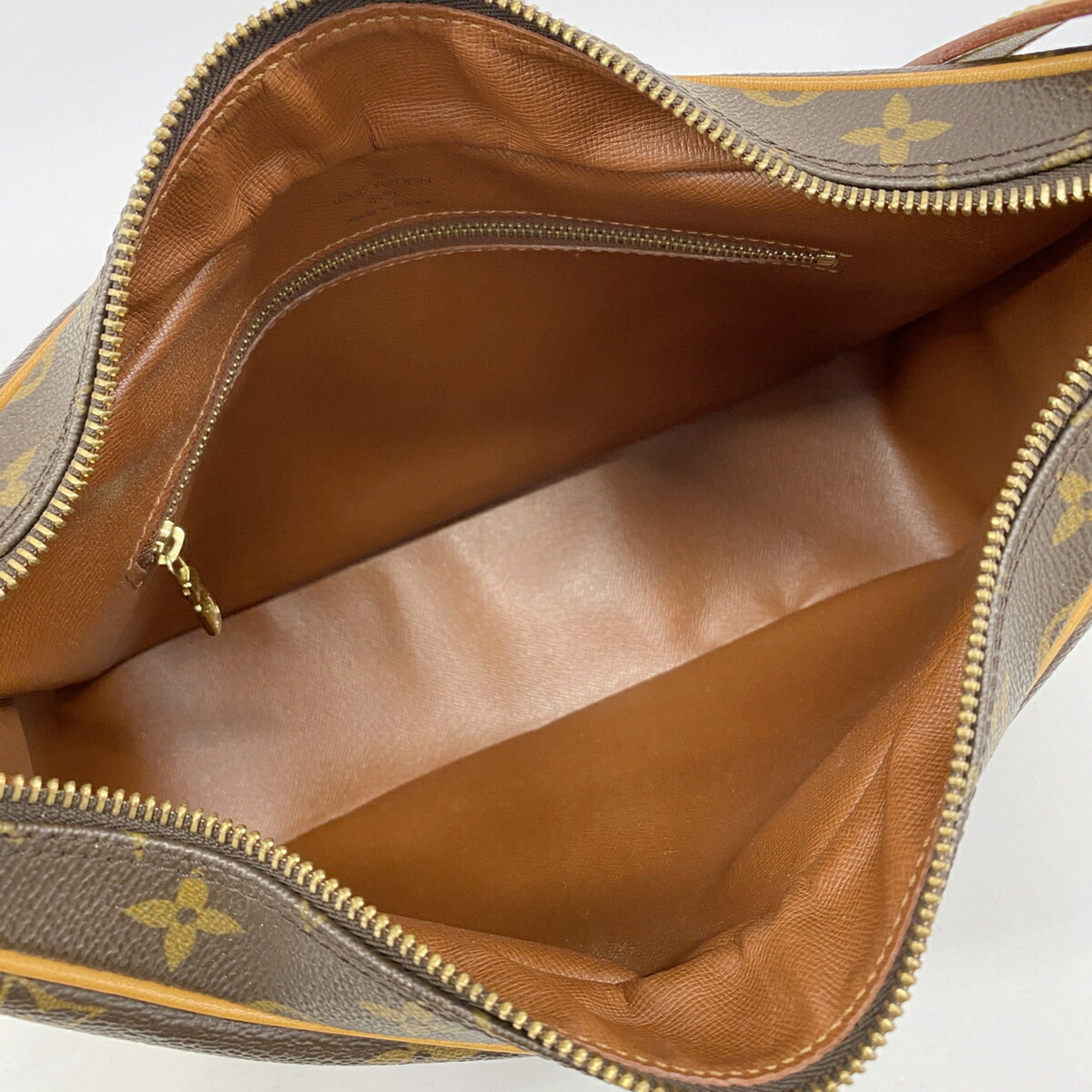 Louis Vuitton Brown Shoulder Bag (Pre-Owned)