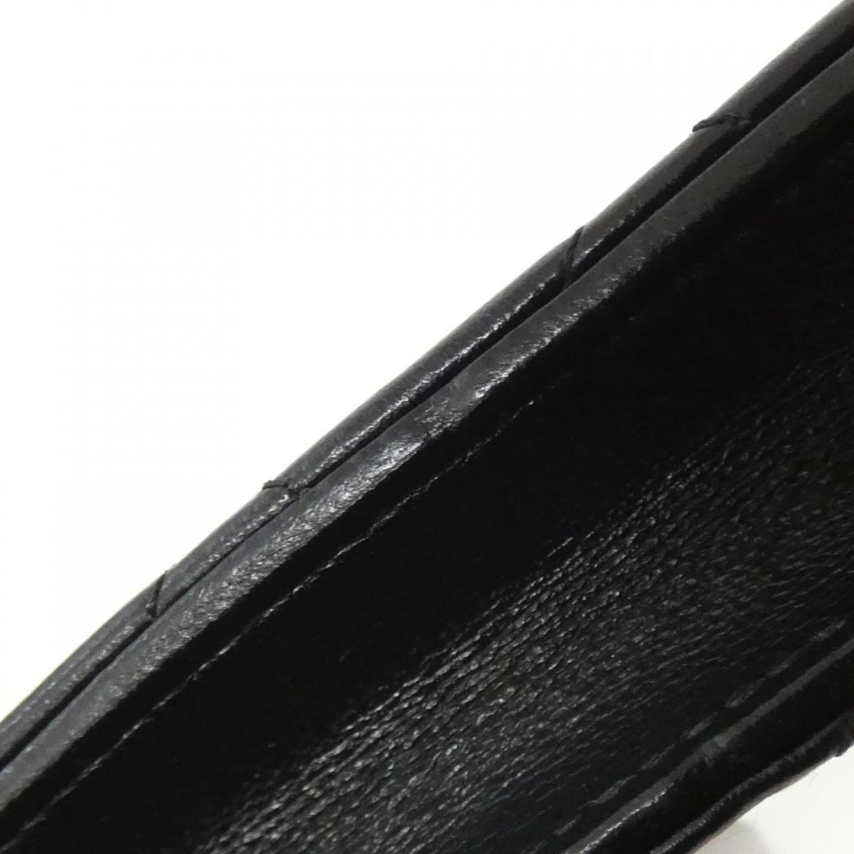 Chanel Black Leather Handbag Shoulder Bag (Pre-Owned)