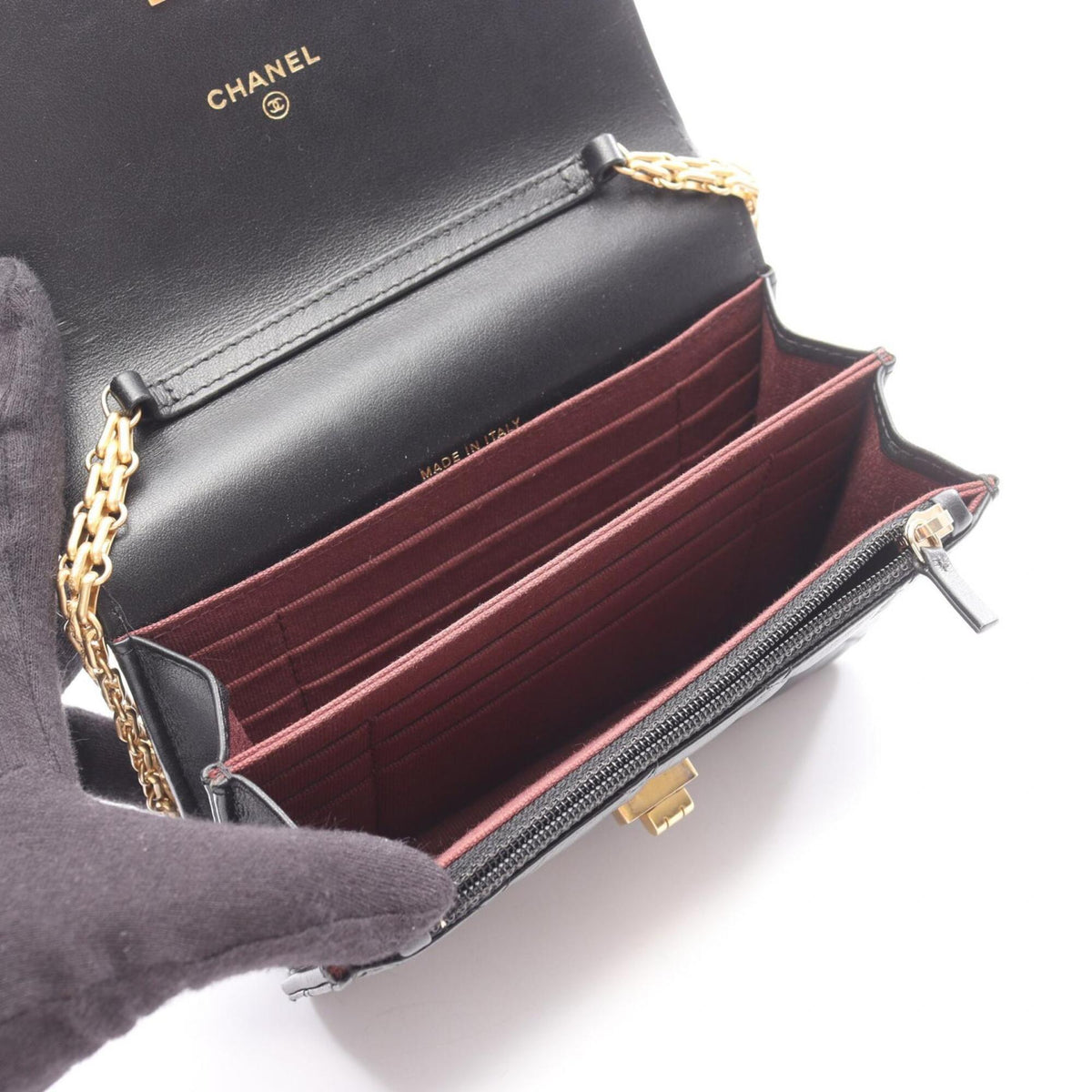 Chanel Black Leather Shoulder Bag (Pre-Owned)