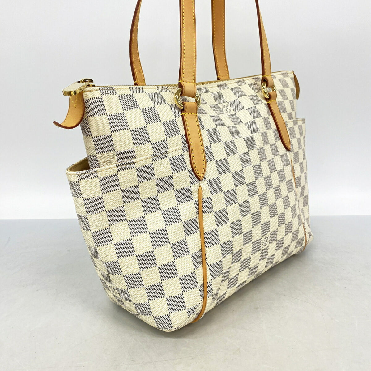 Louis Vuitton White Tote Bag (Pre-Owned)