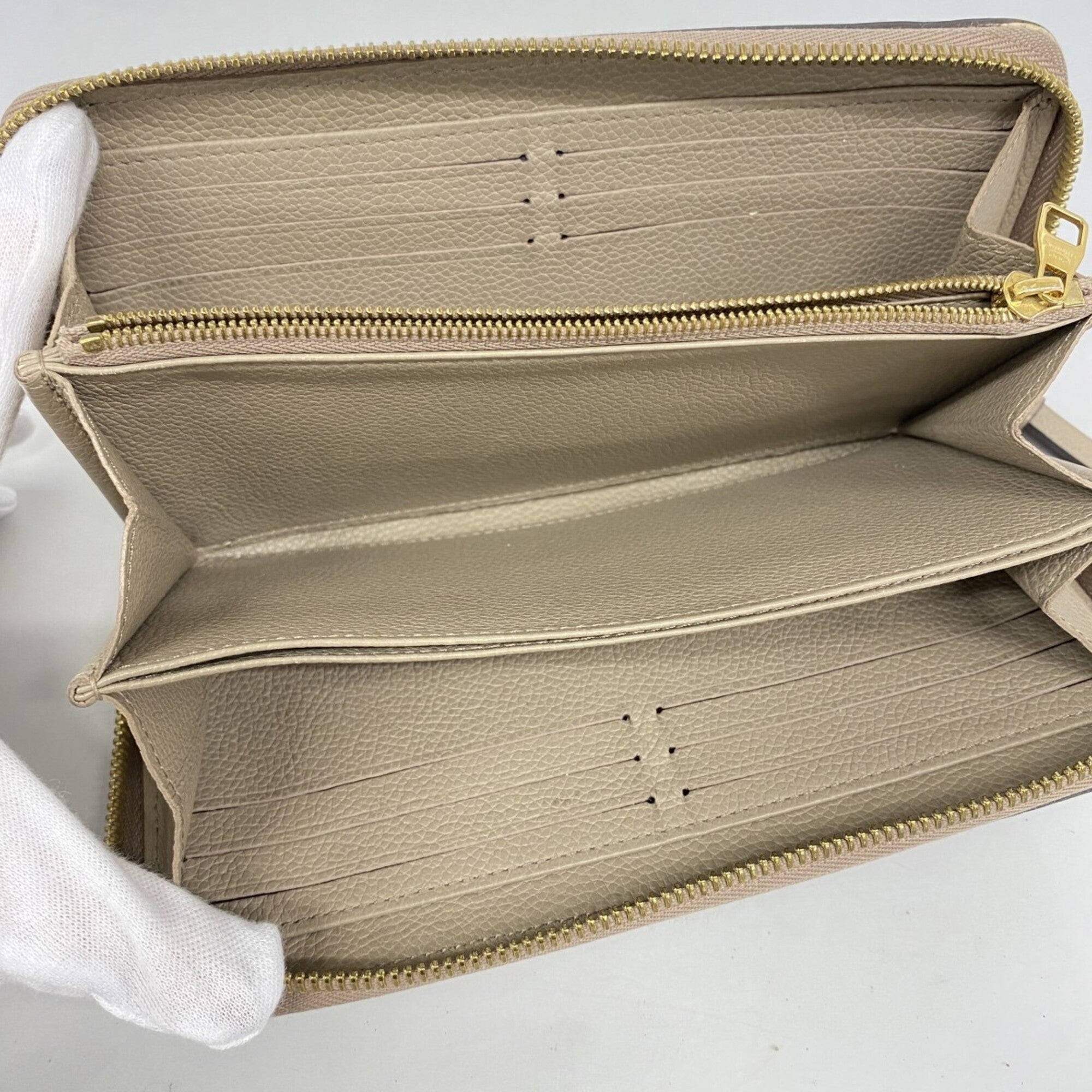 Louis Vuitton Beige Long Wallet (Bi-Fold) (Pre-Owned)