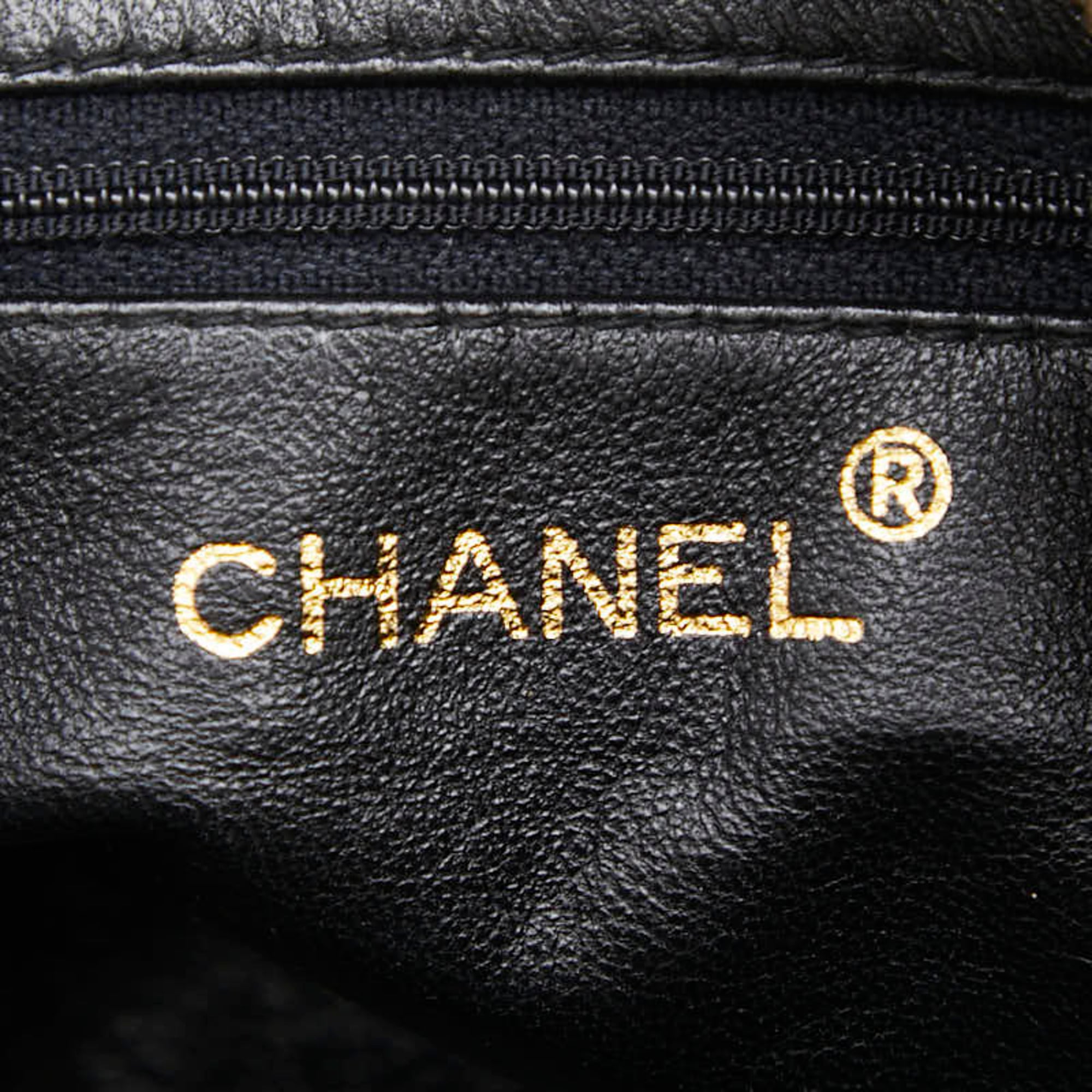 Chanel Black Leather Shoulder Bag (Pre-Owned)
