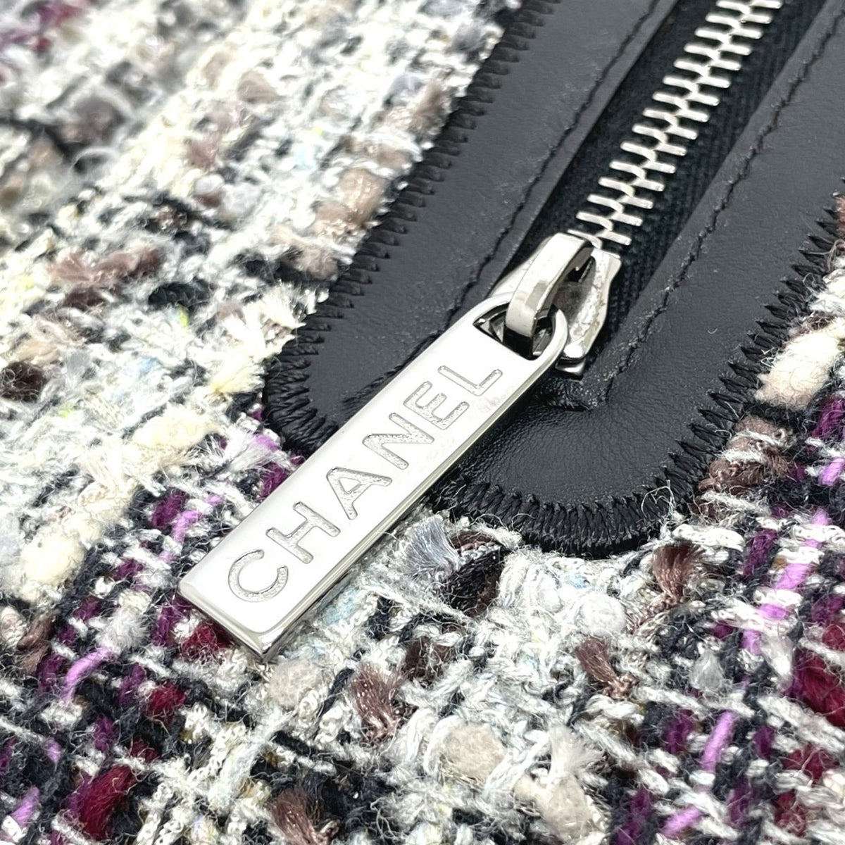 Chanel Gray Tweed Shoulder Bag (Pre-Owned)