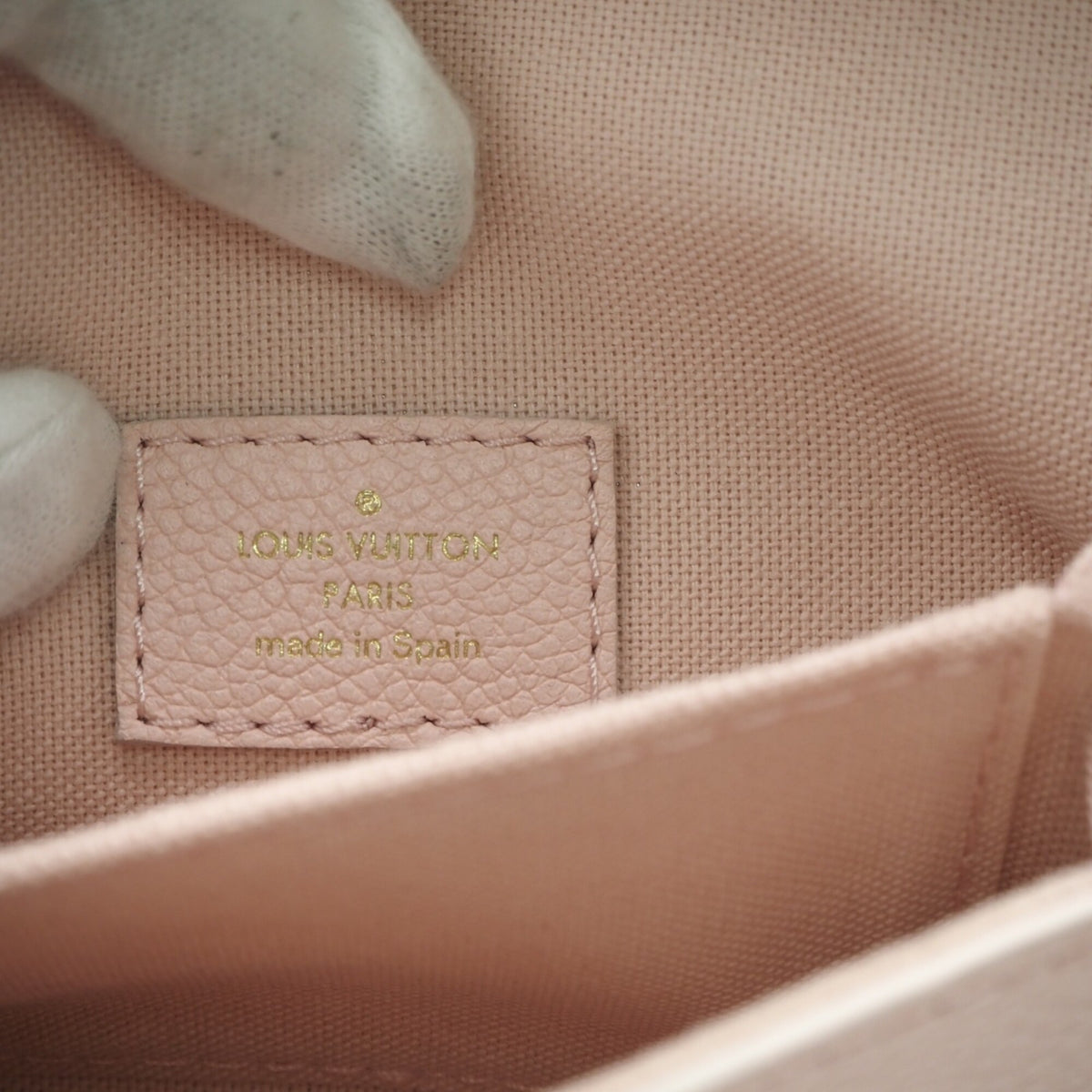 Louis Vuitton Pink Leather Shoulder Bag (Pre-Owned)