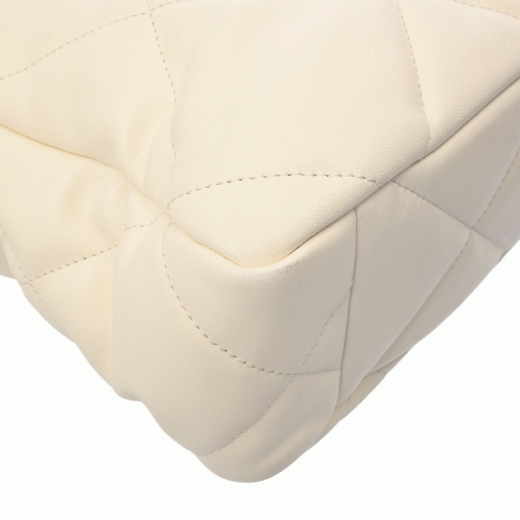 Chanel White Leather Tote Bag (Pre-Owned)