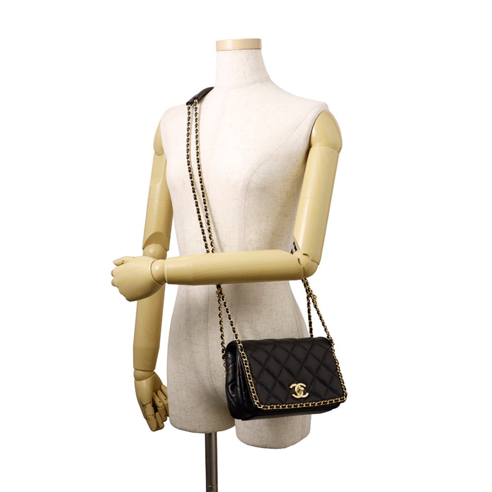 Chanel Matelasse Black Grained Calfskin Handbag Shoulder Bag (Pre-Owned)