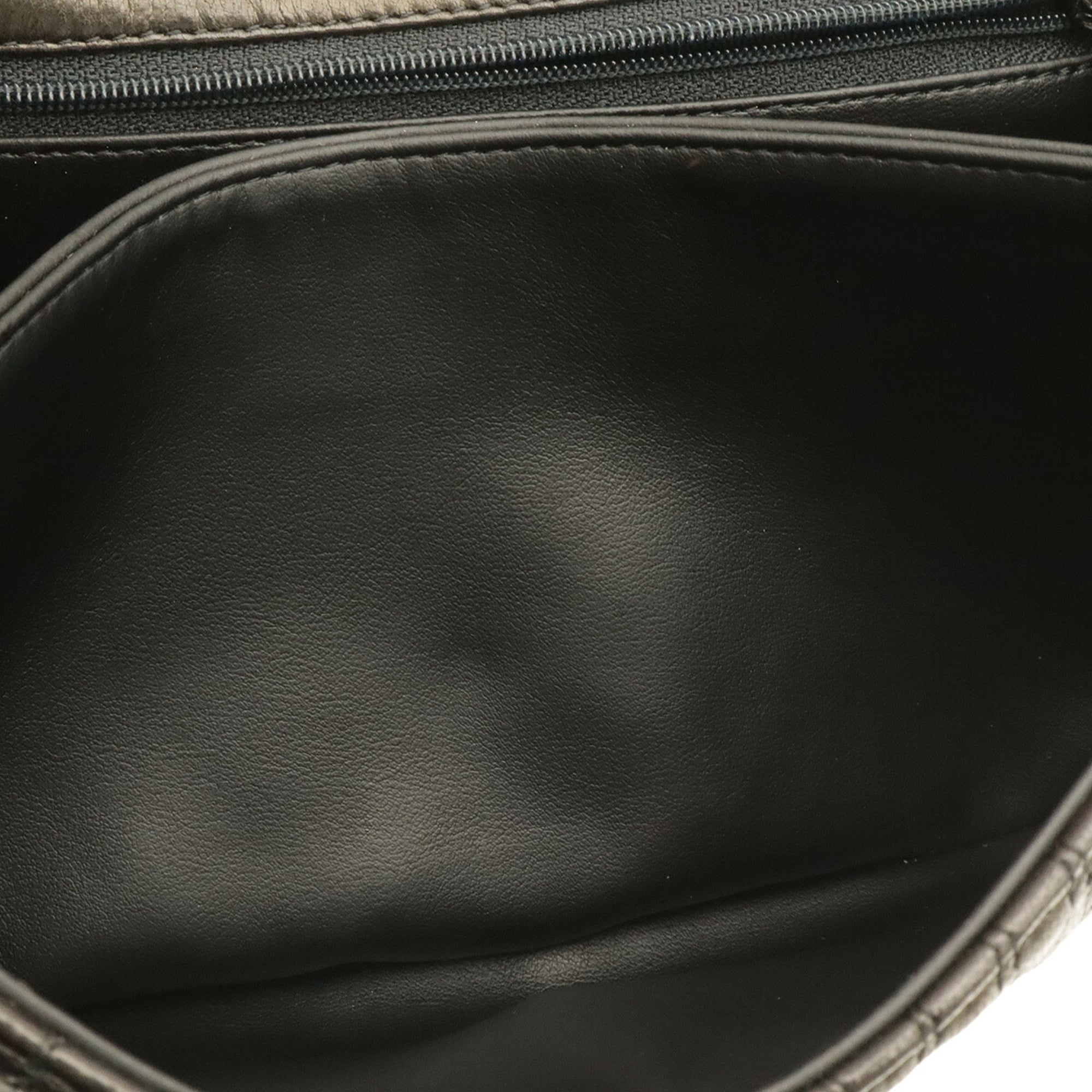 Bally Black Leather Pochette Shoulder Bag (Pre-Owned)