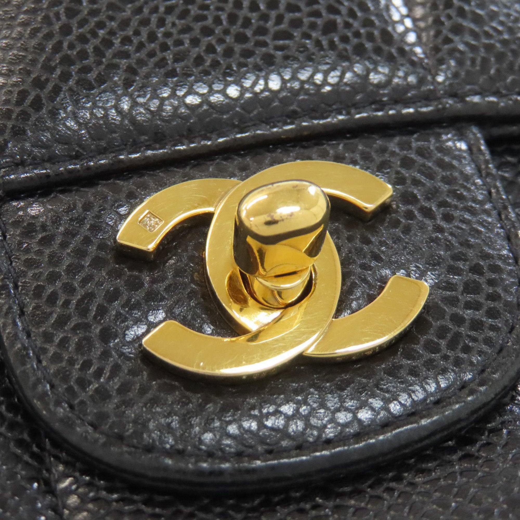 Chanel Black Leather Shoulder Bag (Pre-Owned)
