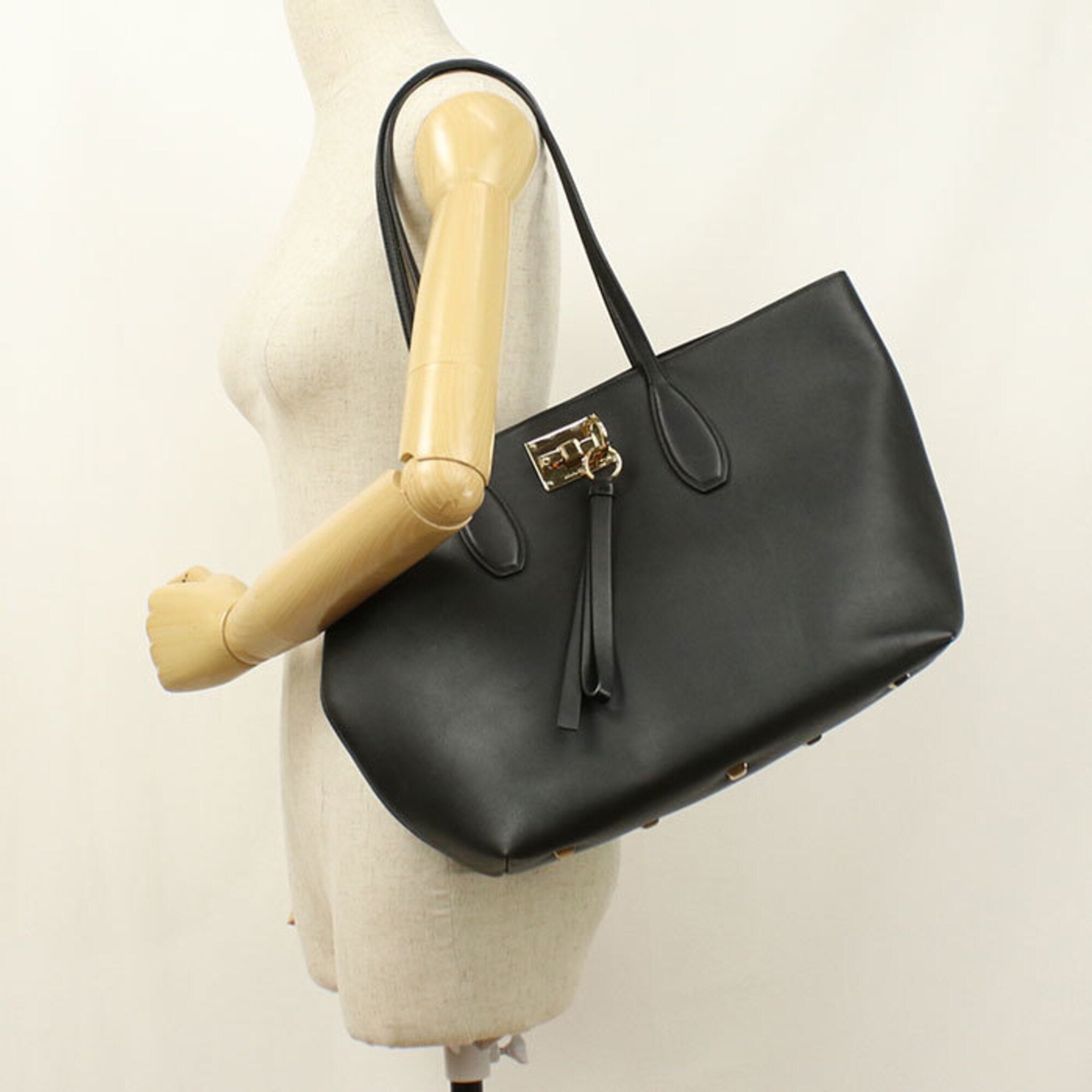 Salvatore Ferragamo Black Leather Tote Bag (Pre-Owned)