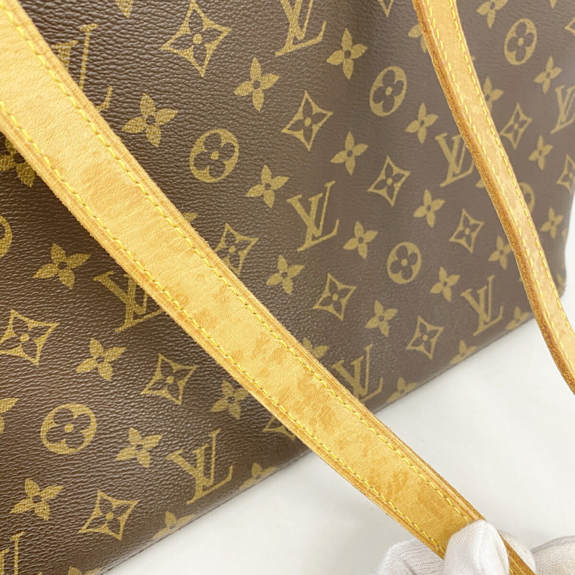 Louis Vuitton Brown Tote Bag (Pre-Owned)