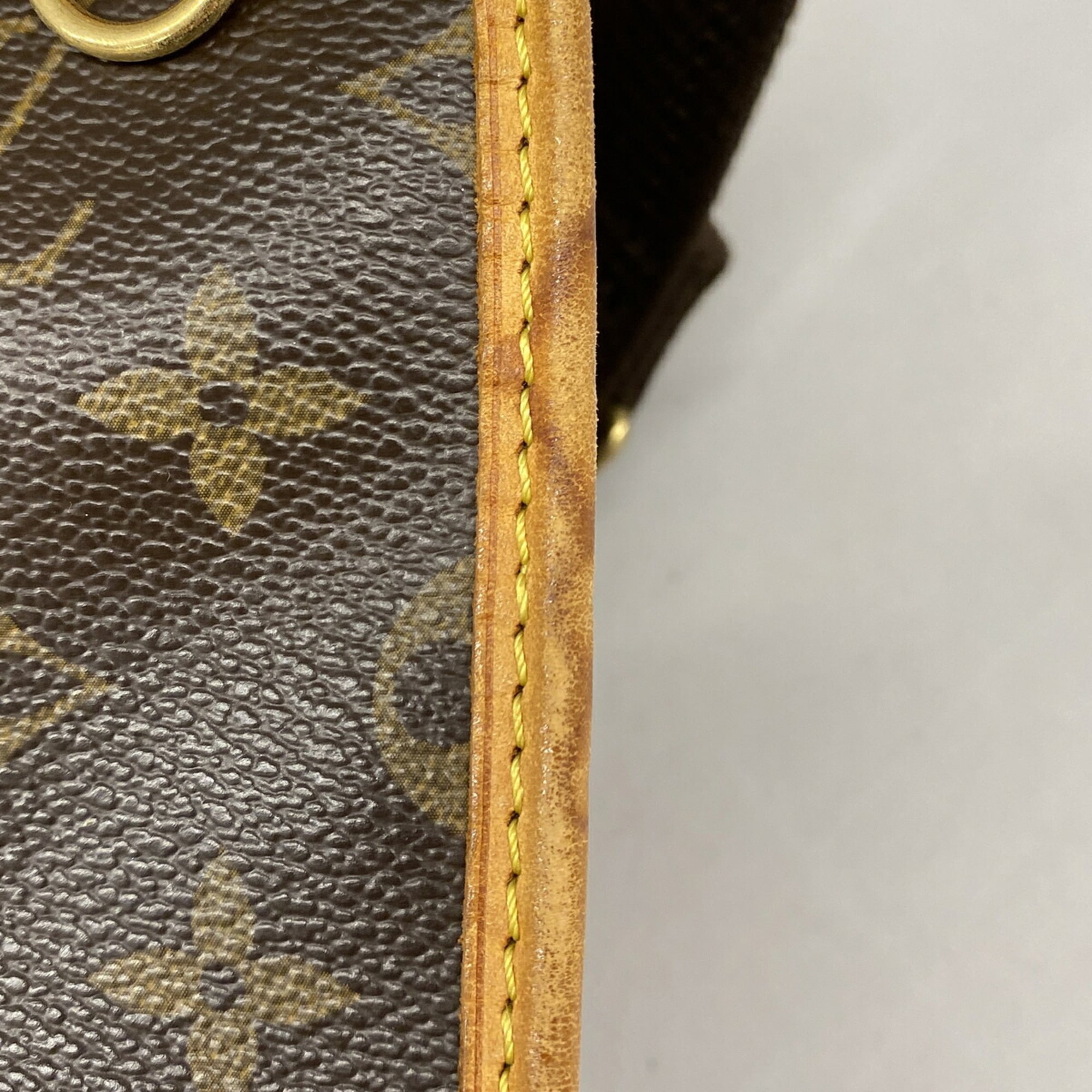 Louis Vuitton Brown Shoulder Bag (Pre-Owned)