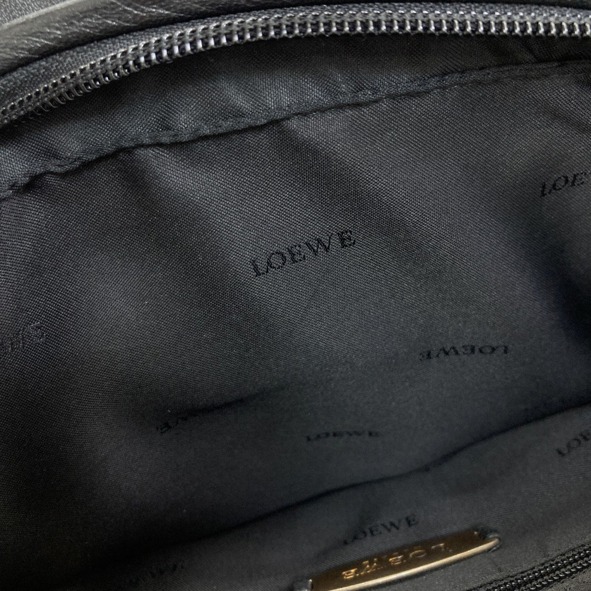 Loewe Black Leather Handbag (Pre-Owned)