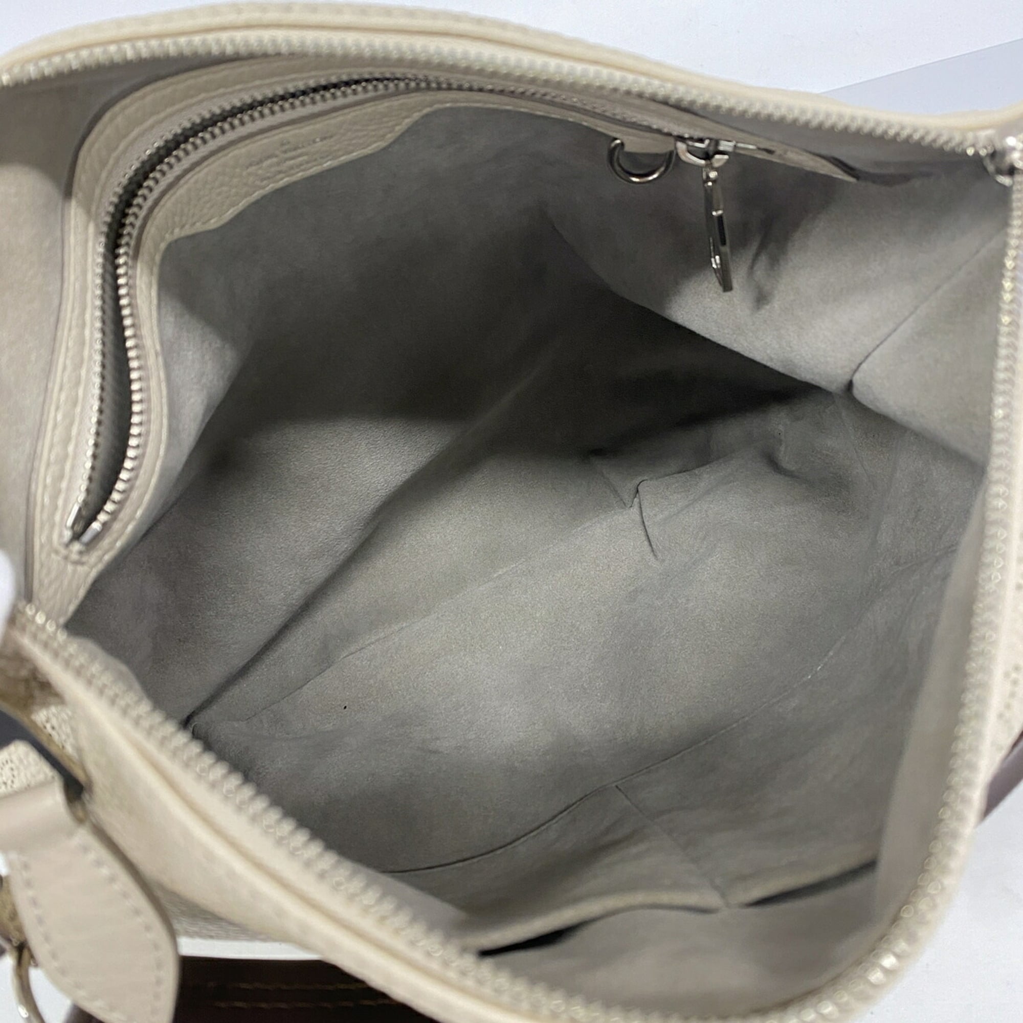 Louis Vuitton Blanc Handbag (Pre-Owned)