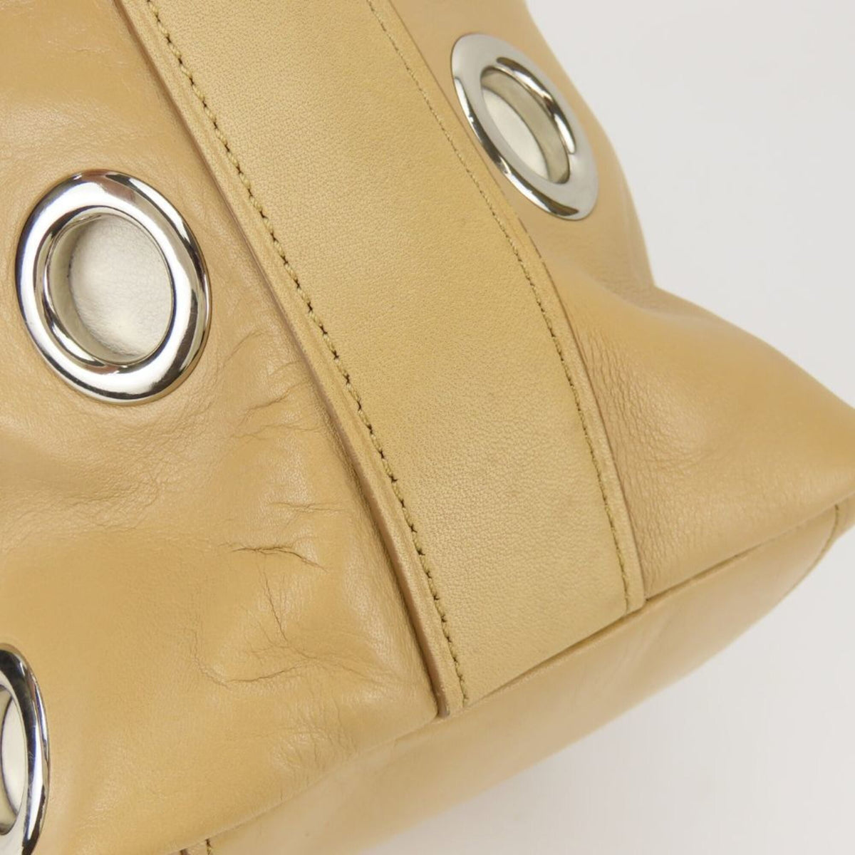 Coach Beige Leather Shoulder Bag (Pre-Owned)