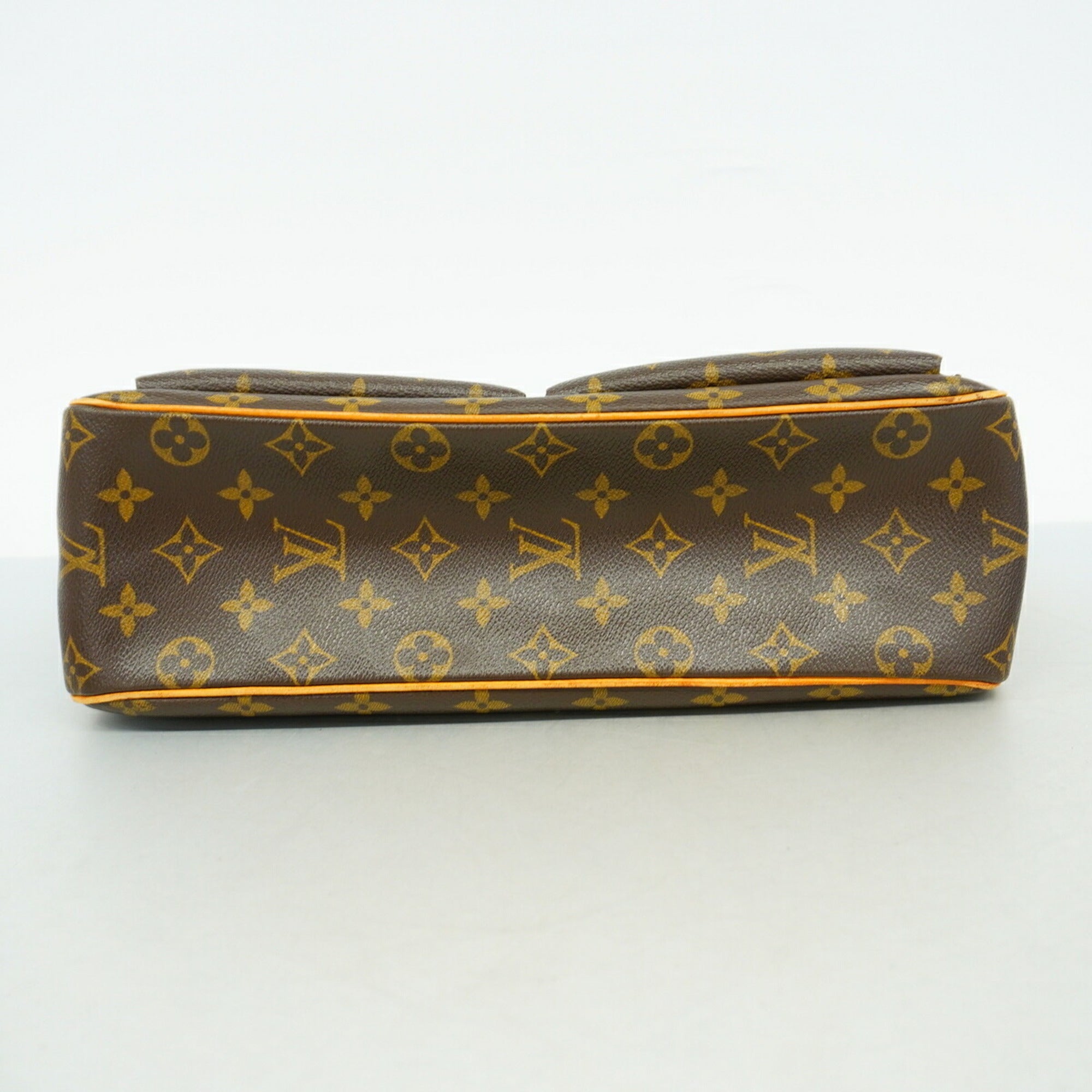 Louis Vuitton Brown Shoulder Bag (Pre-Owned)