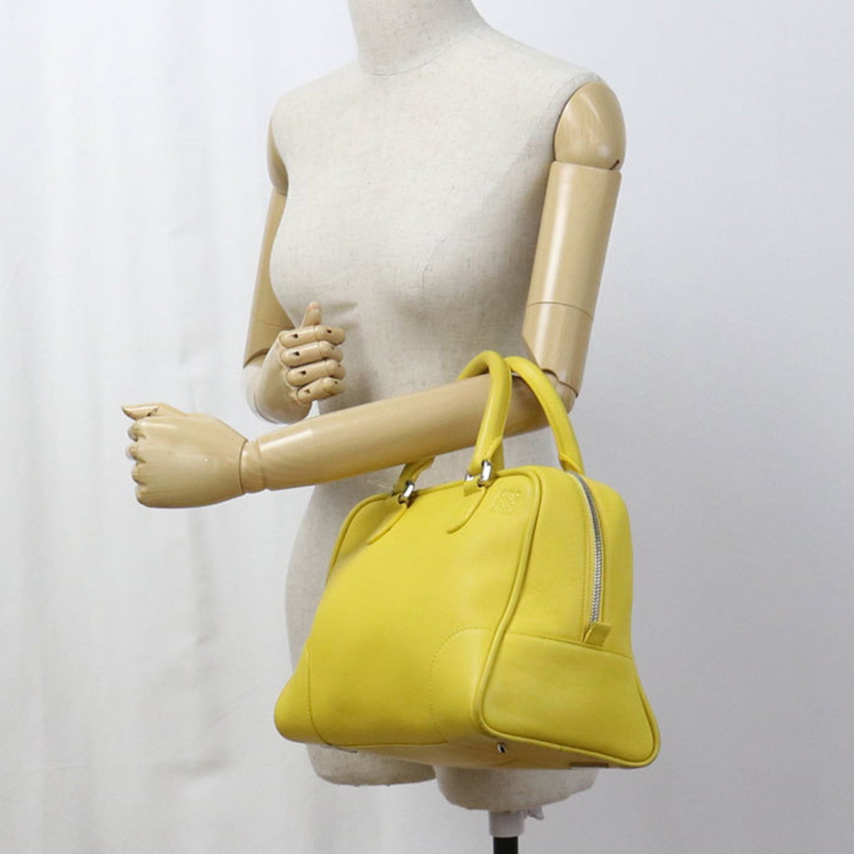 Loewe Amazona Yellow Leather Handbag (Pre-Owned)
