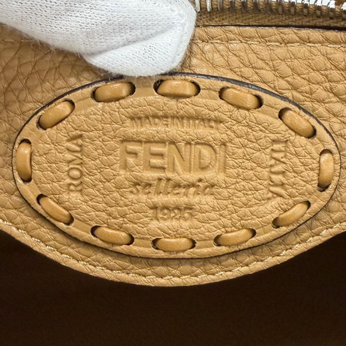 Fendi Beige Shoulder Bag (Pre-Owned)