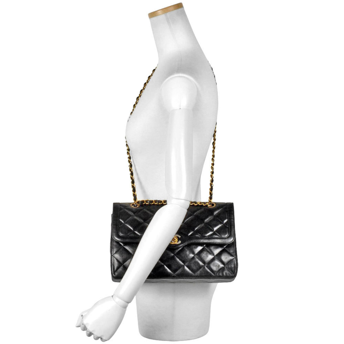 Chanel Black Leather Shoulder Bag (Pre-Owned)