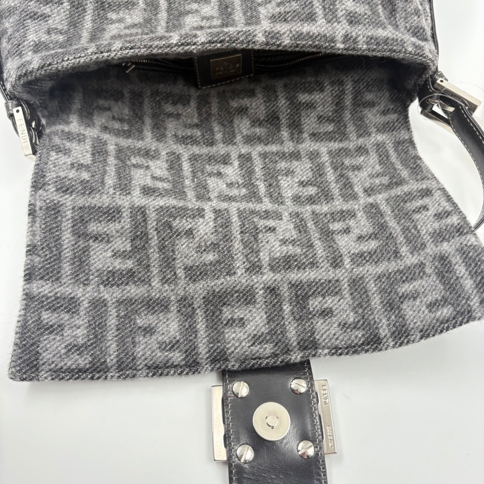 Fendi Gray Handbag (Pre-Owned)
