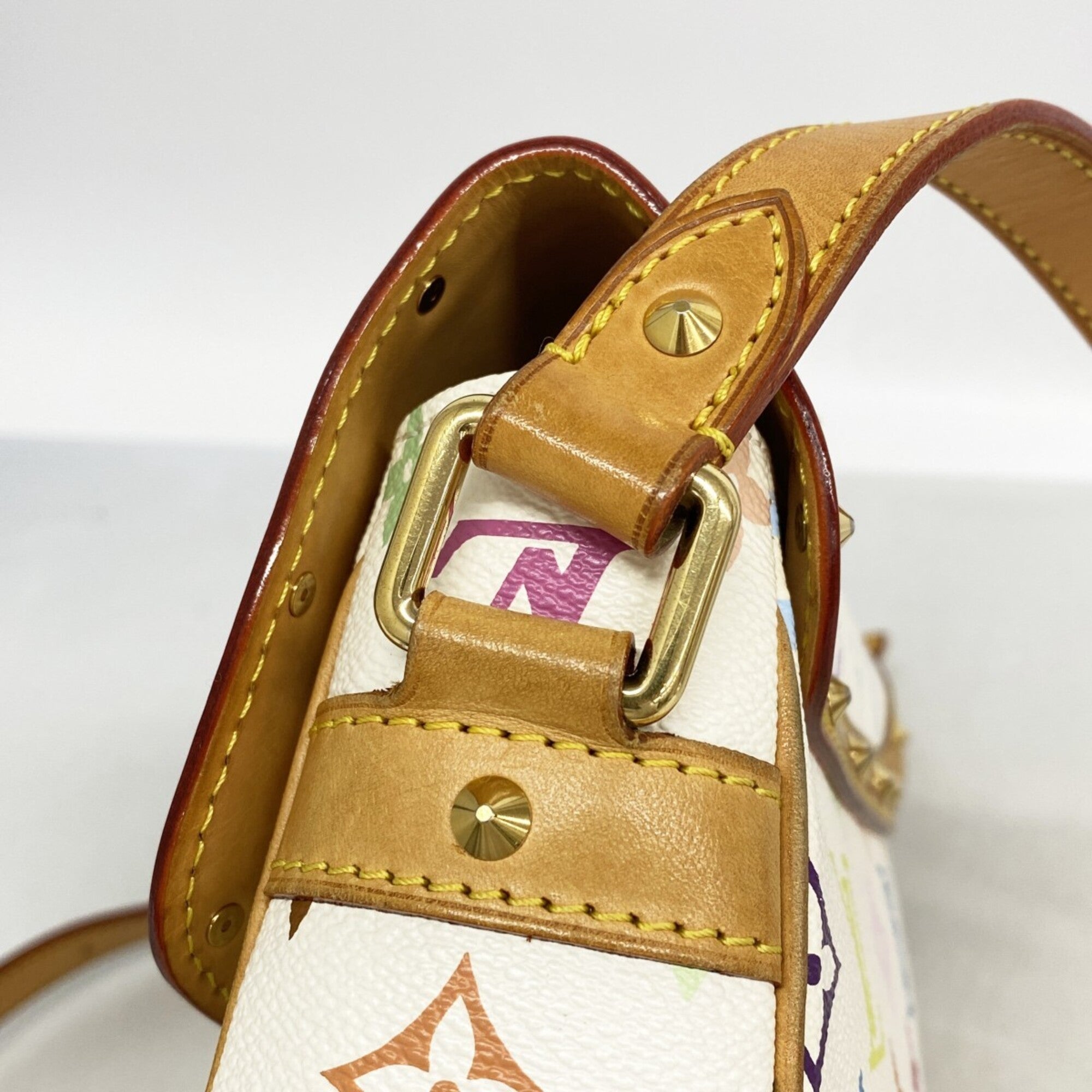 Louis Vuitton Blanc Shoulder Bag (Pre-Owned)