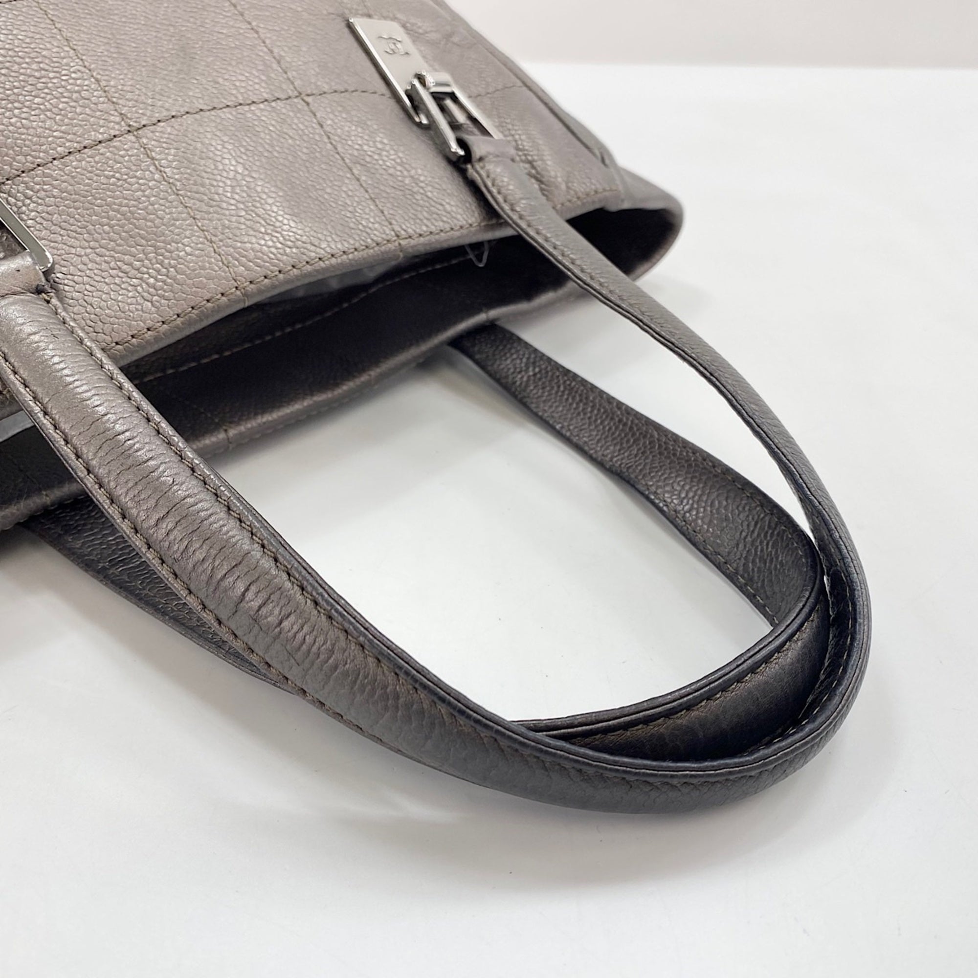 Chanel Black Leather Tote Bag (Pre-Owned)