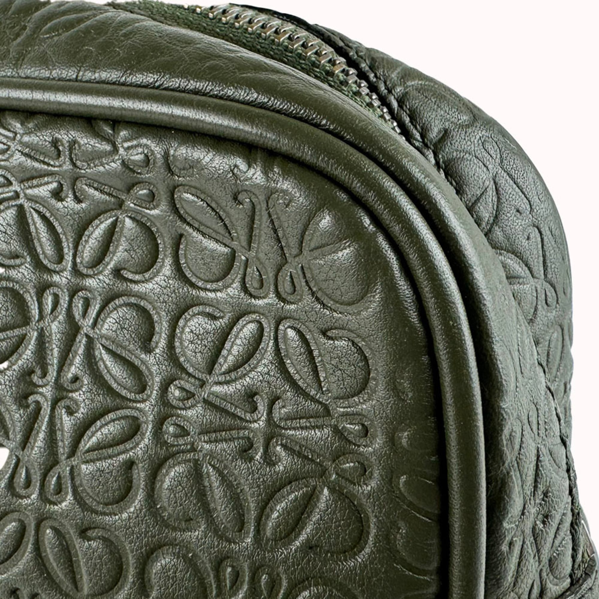 Loewe Khaki Leather Clutch Bag (Pre-Owned)