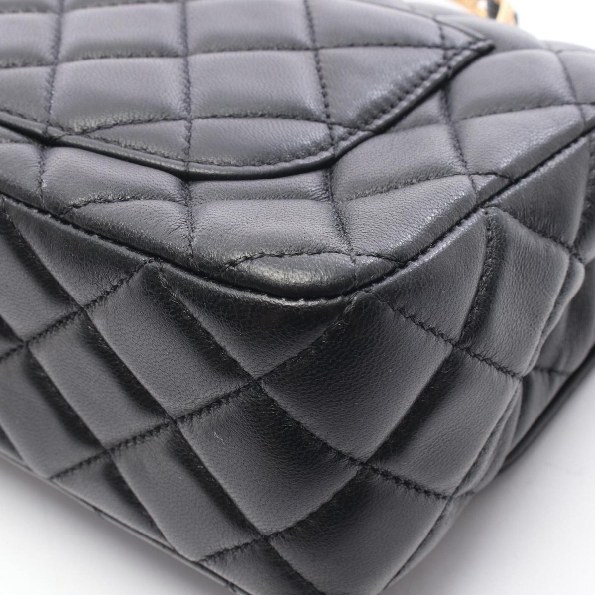Chanel Black Leather Handbag Shoulder Bag (Pre-Owned)