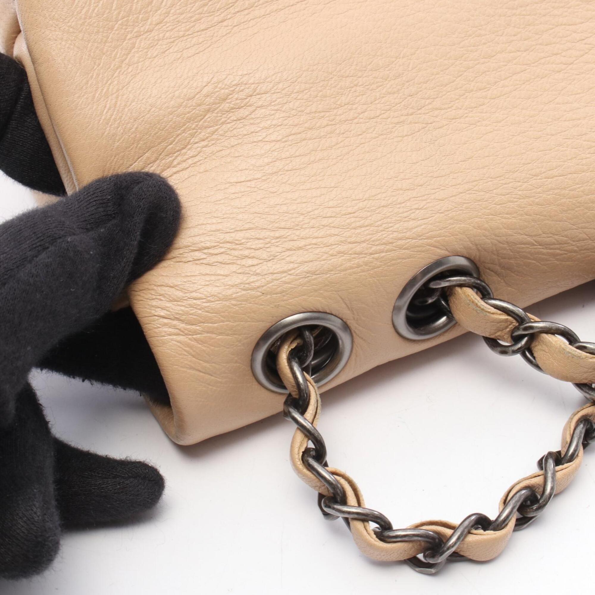 Chanel Beige Leather Handbag Shoulder Bag (Pre-Owned)