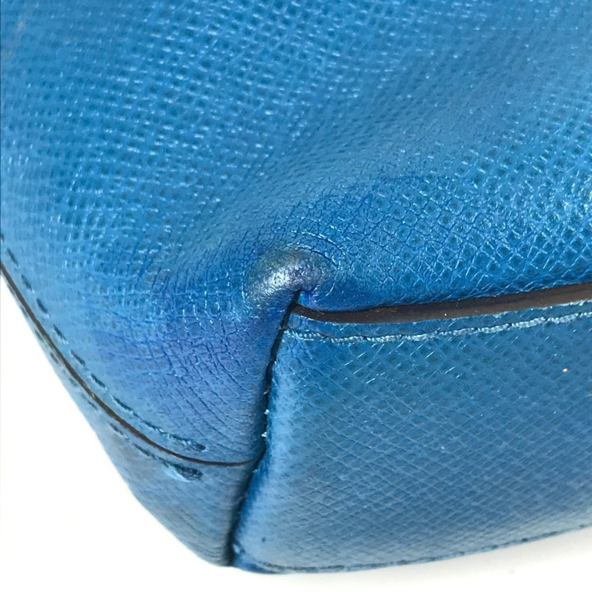 Louis Vuitton Blue Taiga Leather Messenger Bag Shoulder Bag (Pre-Owned)