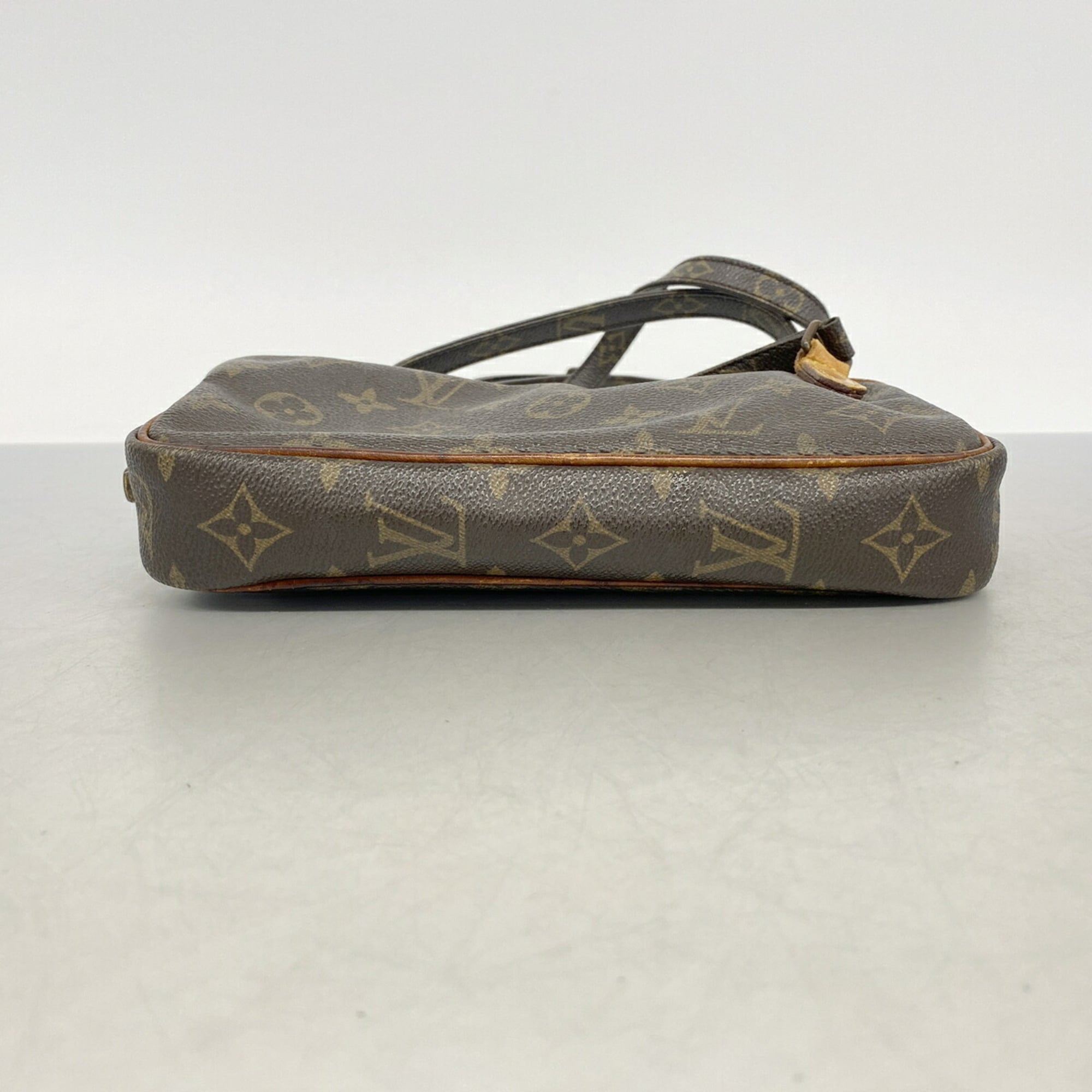 Louis Vuitton Brown Shoulder Bag (Pre-Owned)
