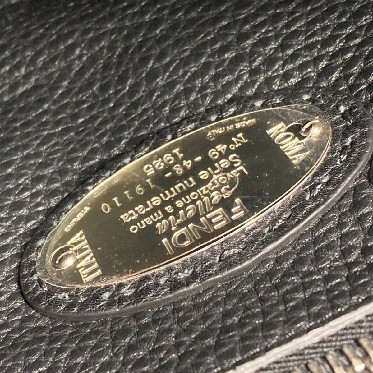 Fendi Black Leather Handbag (Pre-Owned)