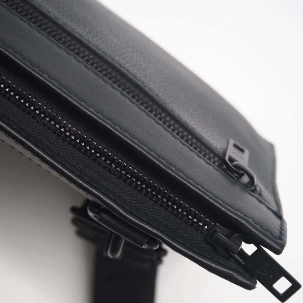 Louis Vuitton Black Noir Leather Shoulder Bag (Pre-Owned)