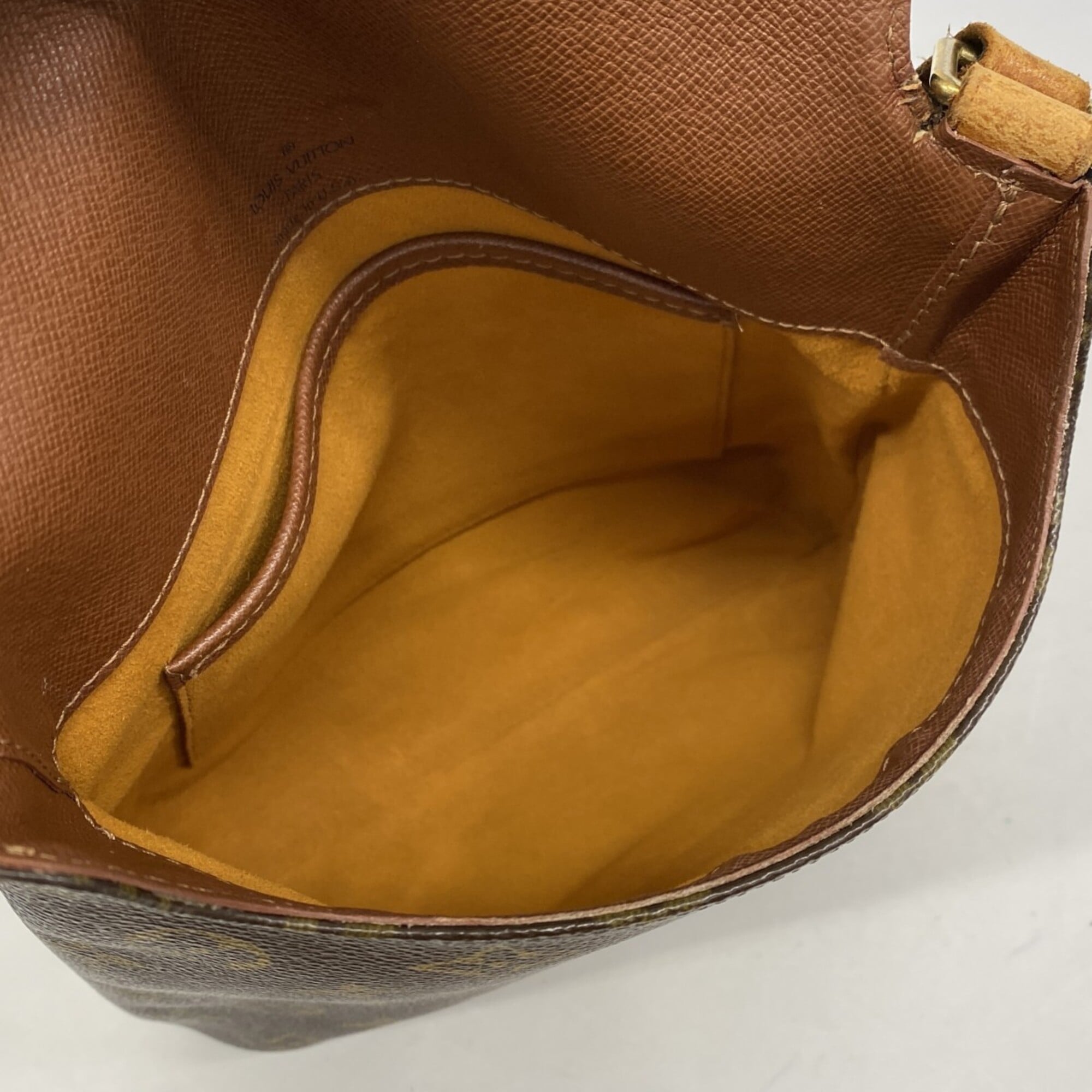 Louis Vuitton Brown Shoulder Bag (Pre-Owned)