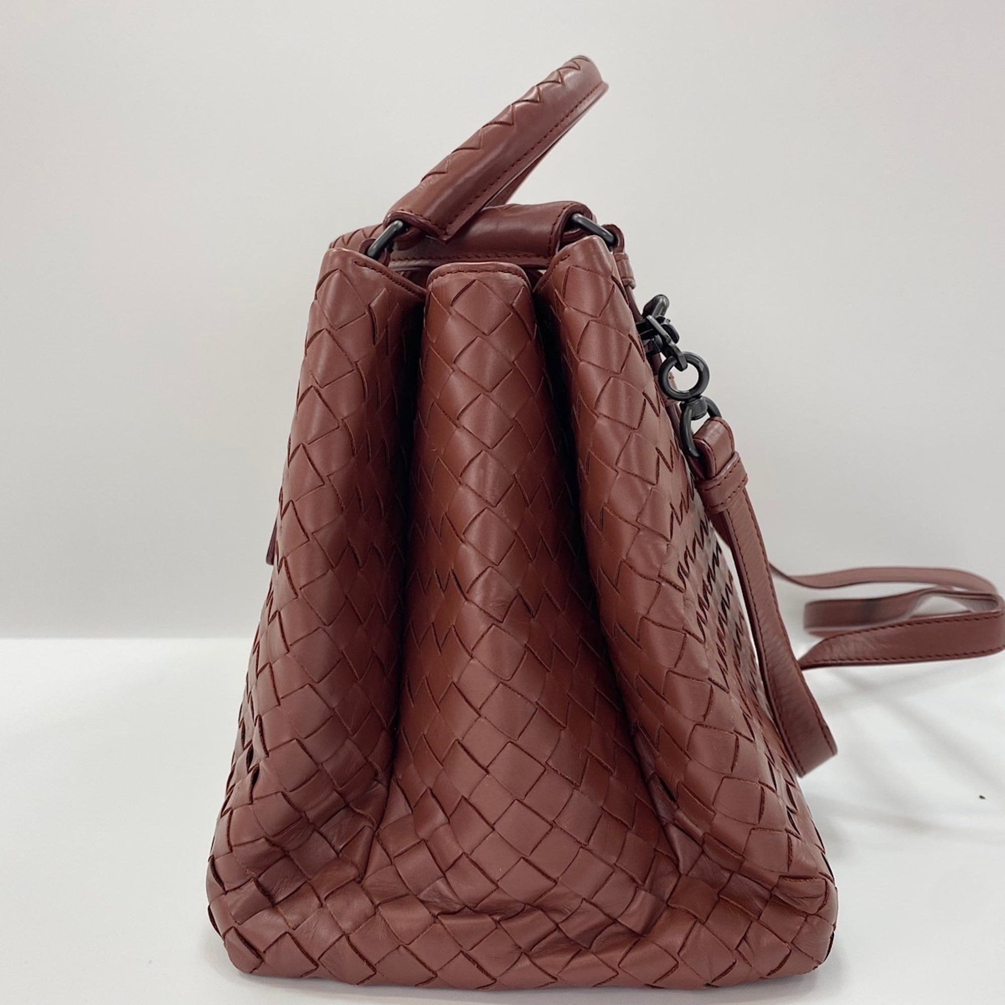 Bottega Veneta Intrecciato Wine Intrecciato Handbag (Pre-Owned)
