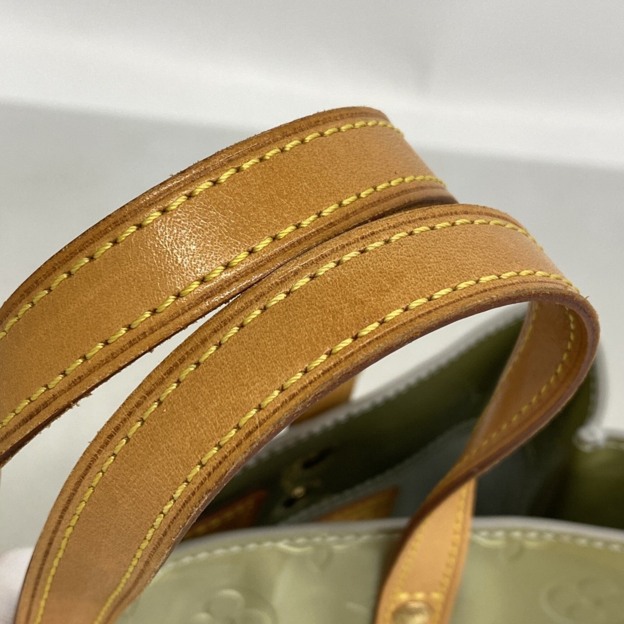 Louis Vuitton Gris Handbag (Pre-Owned)