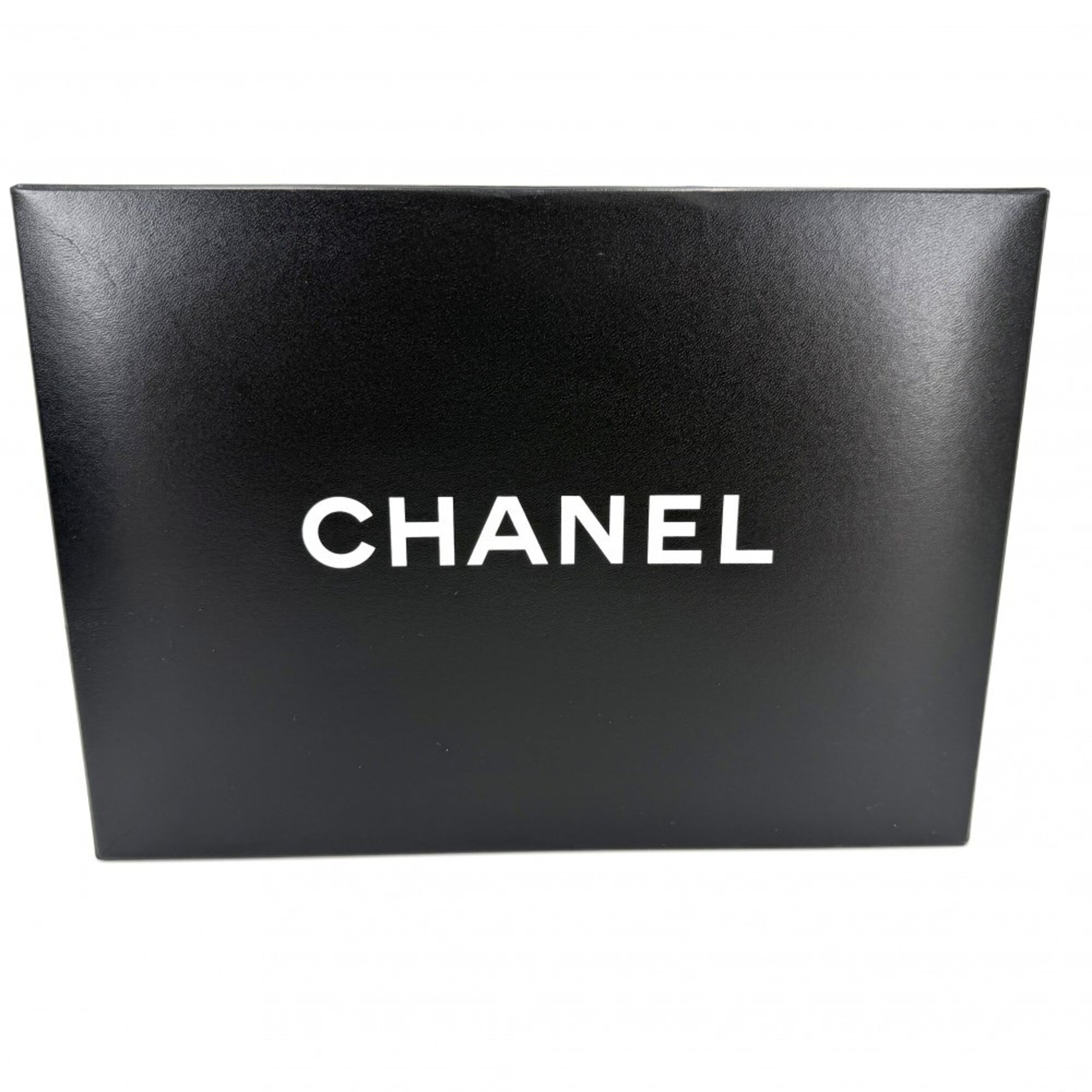 Chanel Black Leather Shoulder Bag (Pre-Owned)