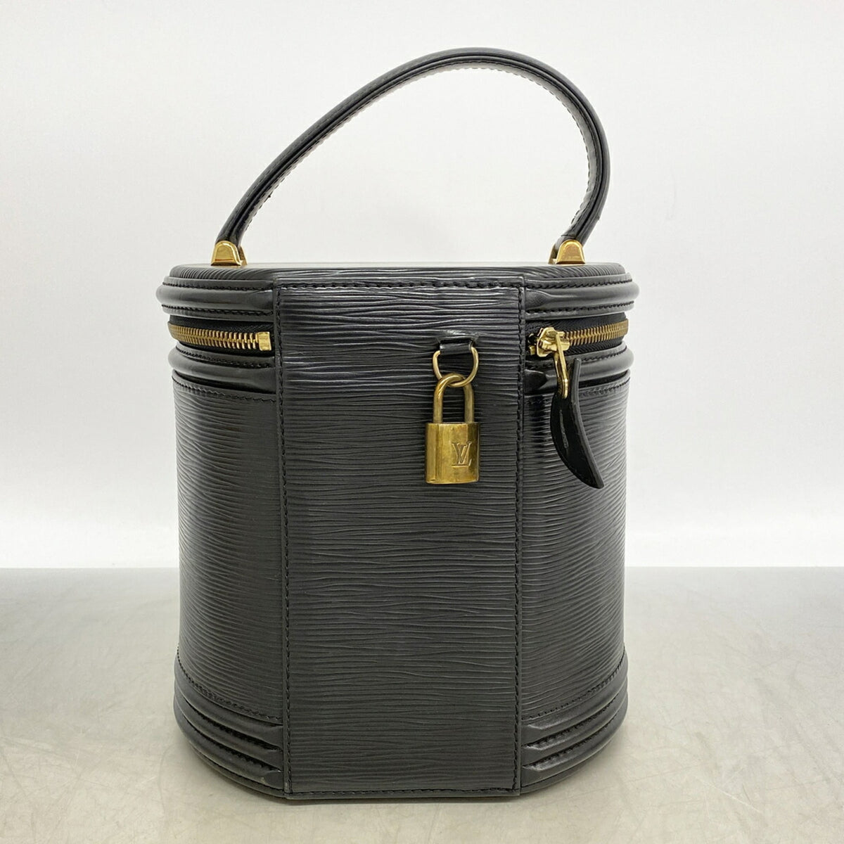 Louis Vuitton Noir Handbag (Pre-Owned)
