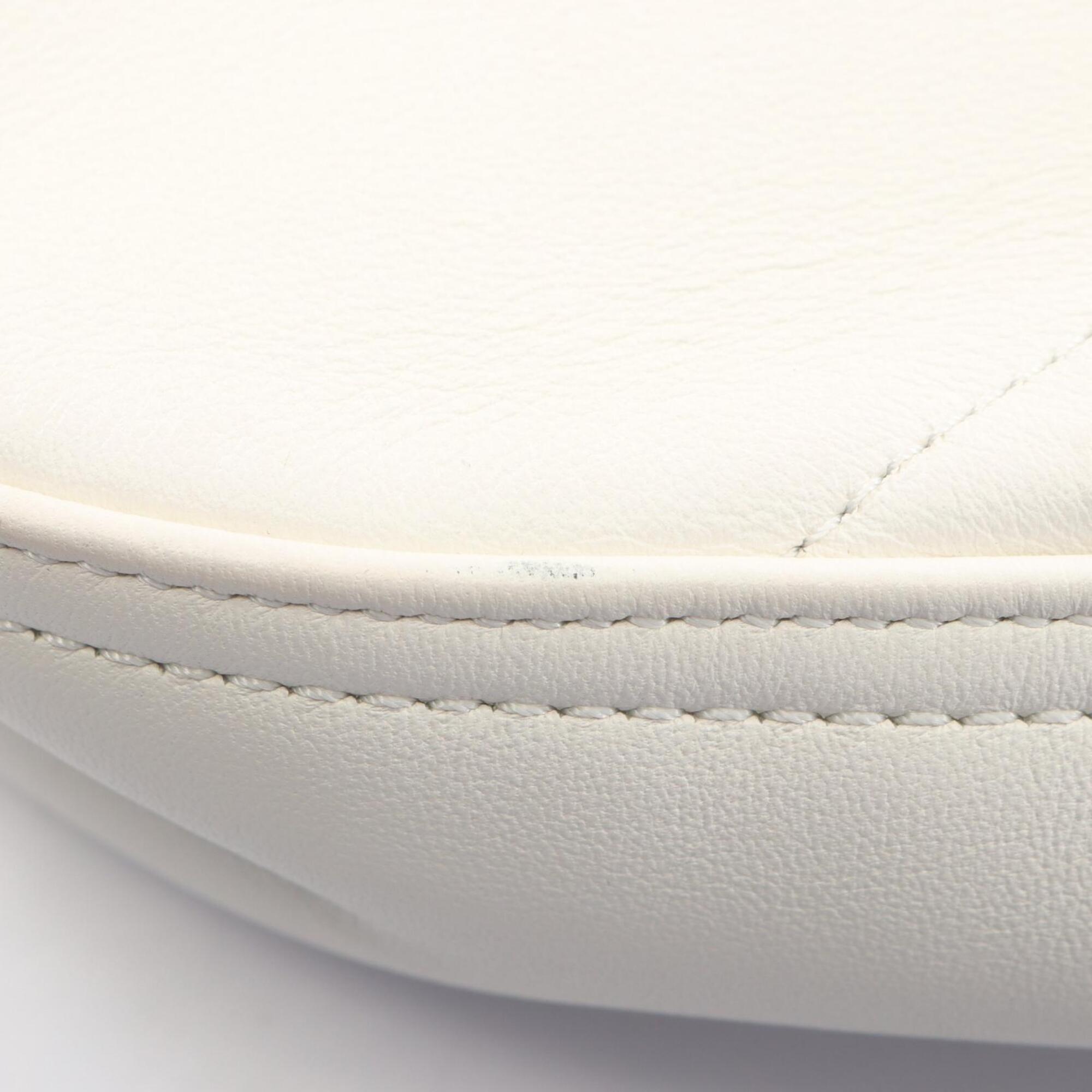 Chanel White Leather Handbag Shoulder Bag (Pre-Owned)