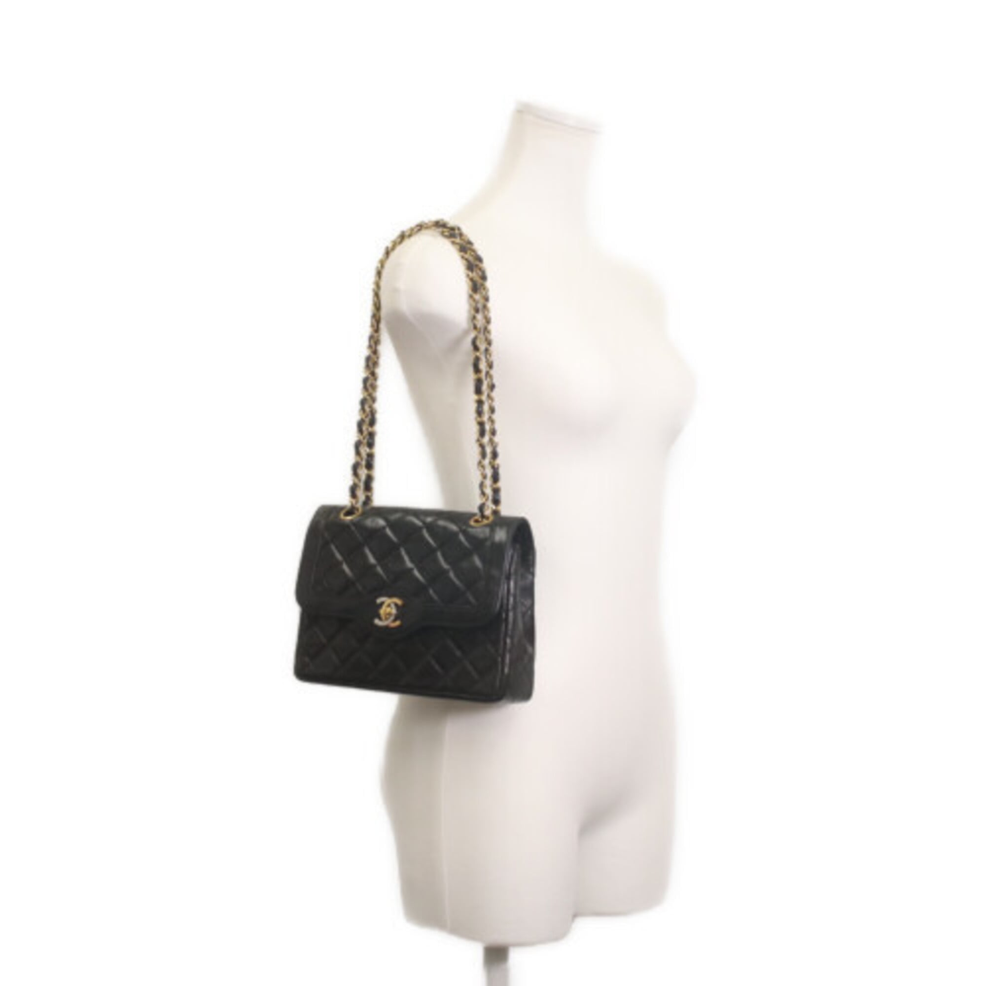 Chanel Black Leather Shoulder Bag (Pre-Owned)