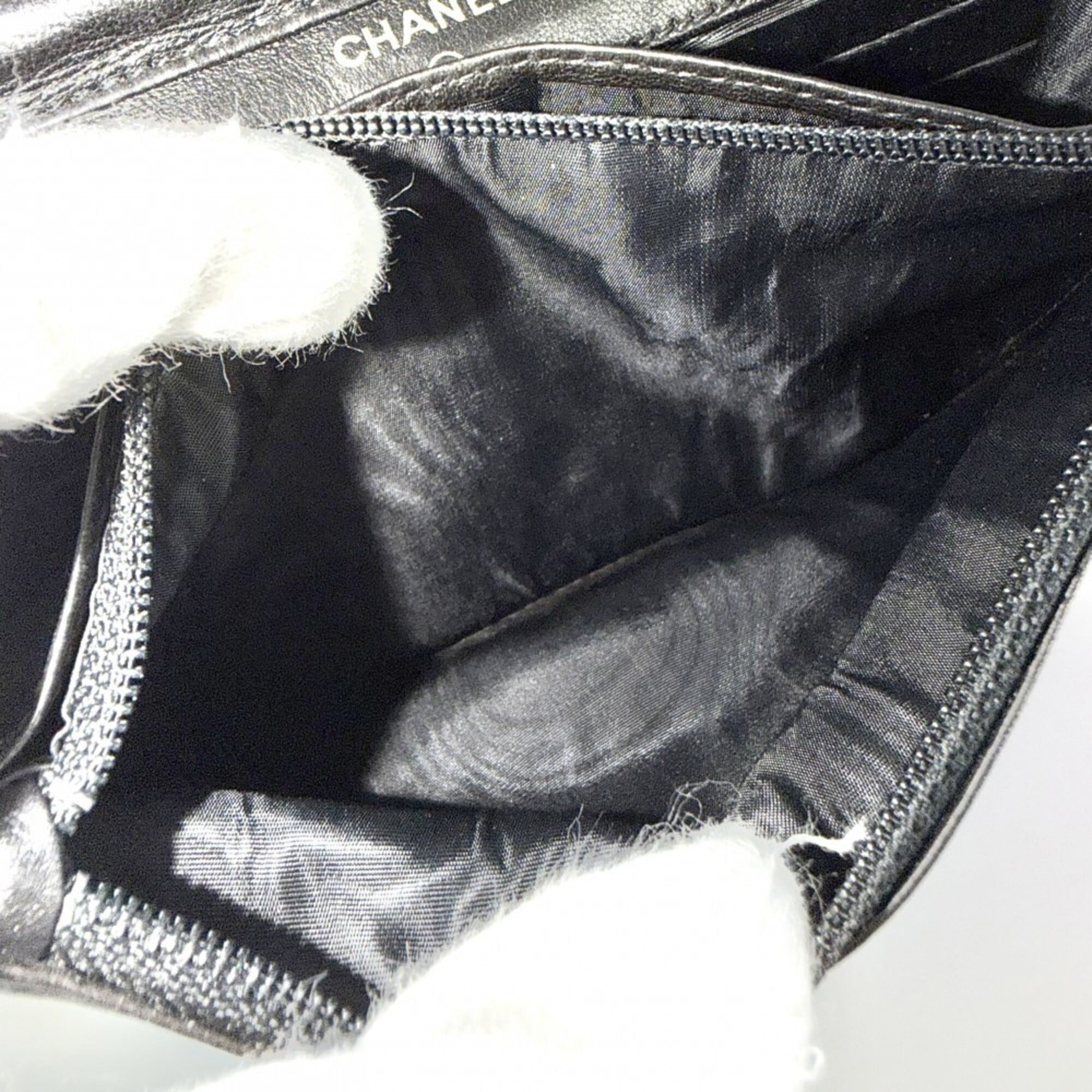 Chanel Black White Grained Calfskin Chain/Shoulder Wallet (Pre-Owned)