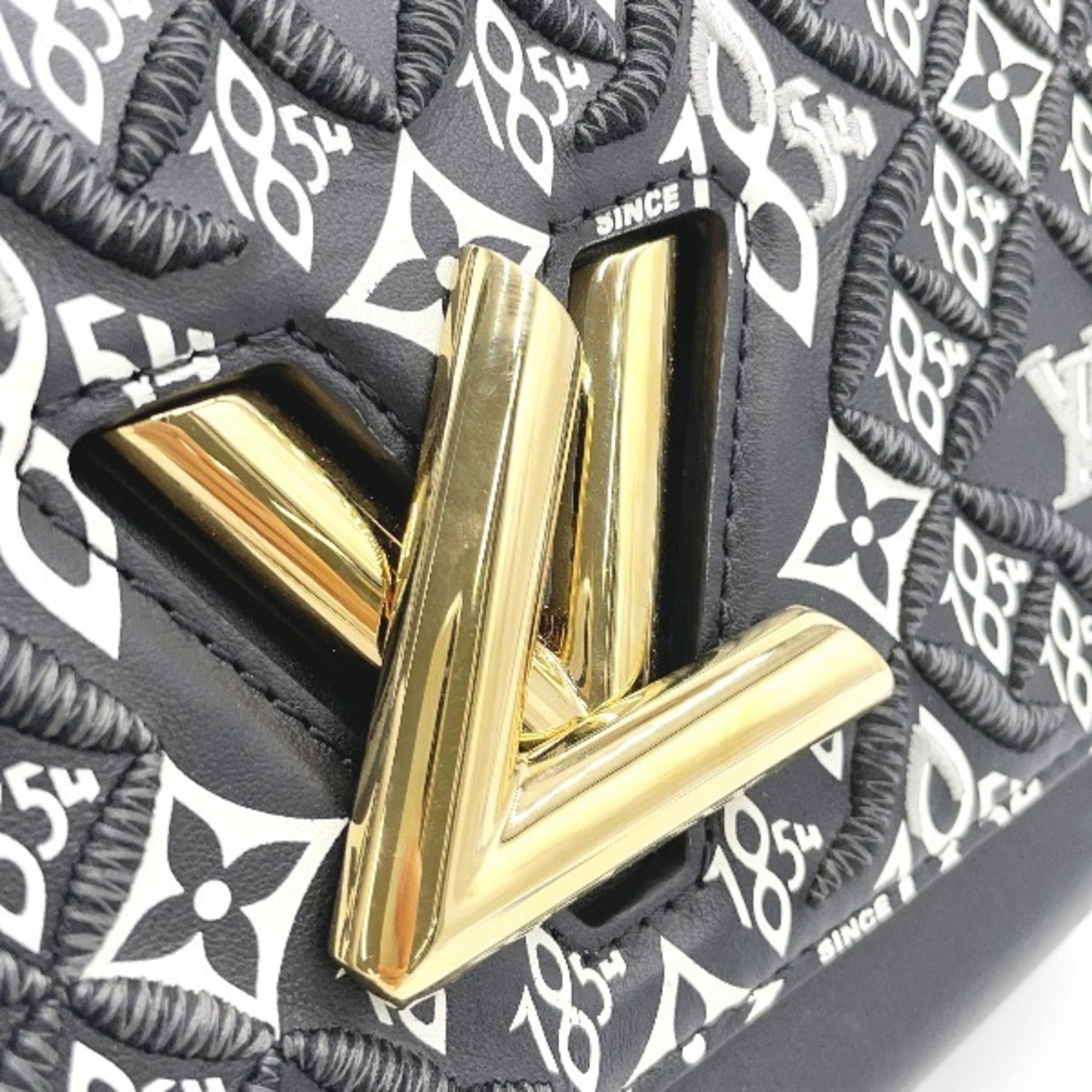 Louis Vuitton Black Leather Shoulder Bag (Pre-Owned)