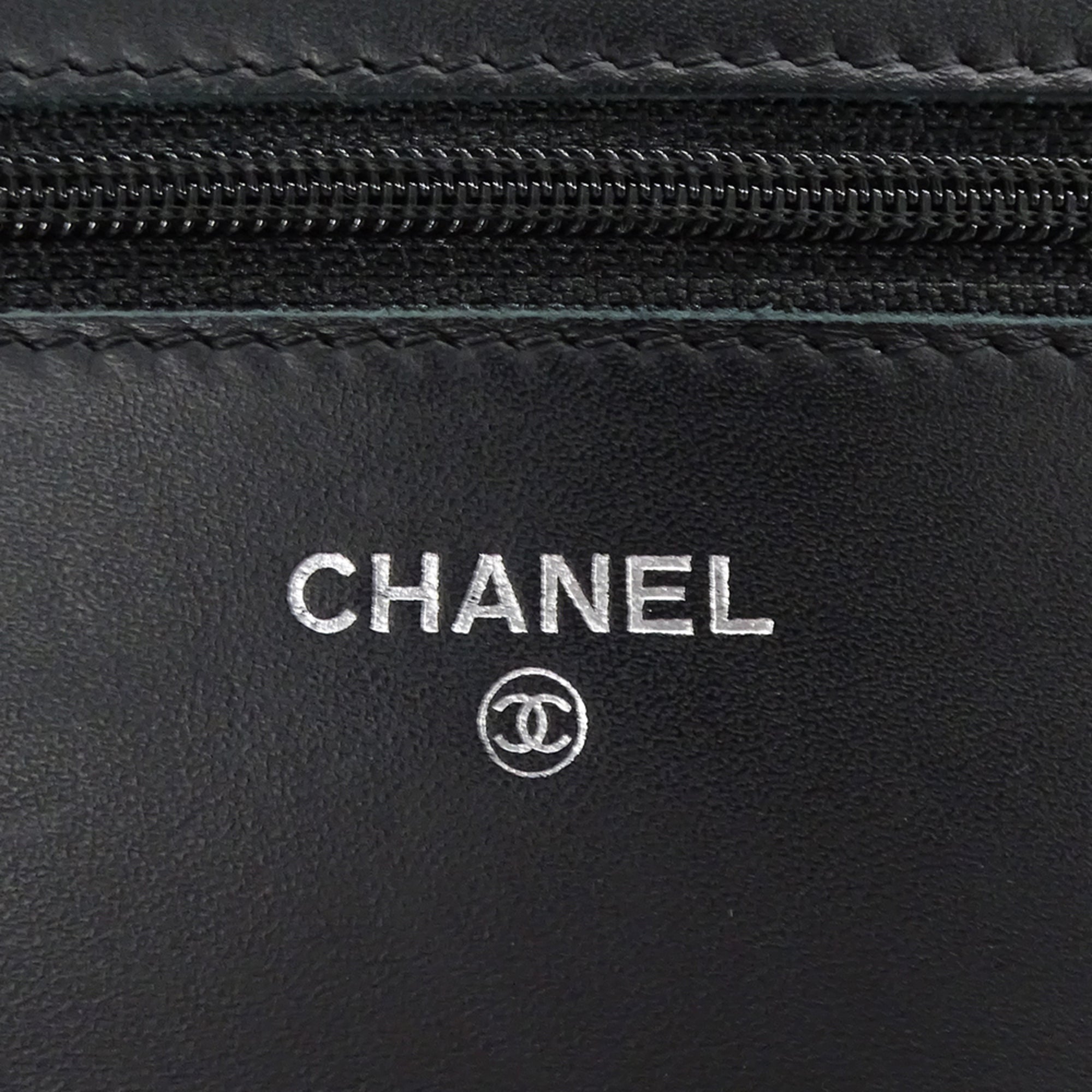 Chanel Black Grained Calfskin Handbag (Pre-Owned)
