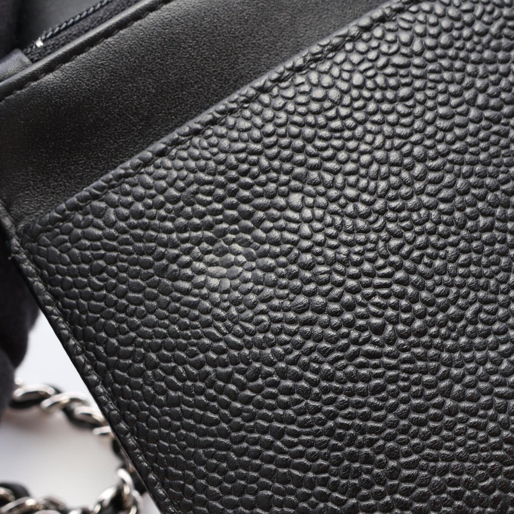 Chanel Black Grained Calfskin Handbag Shoulder Bag (Pre-Owned)