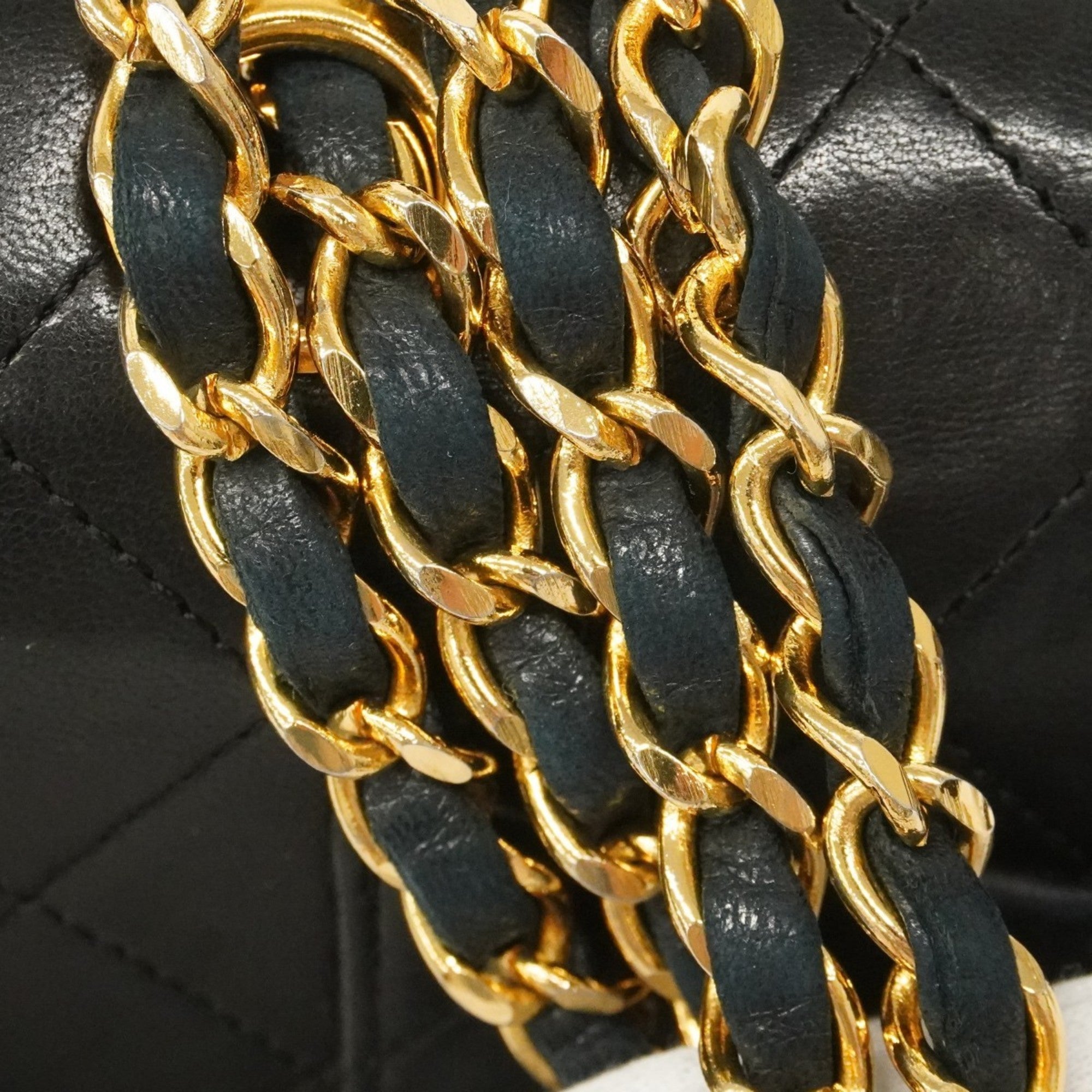 Chanel Black Leather Shoulder Bag (Pre-Owned)